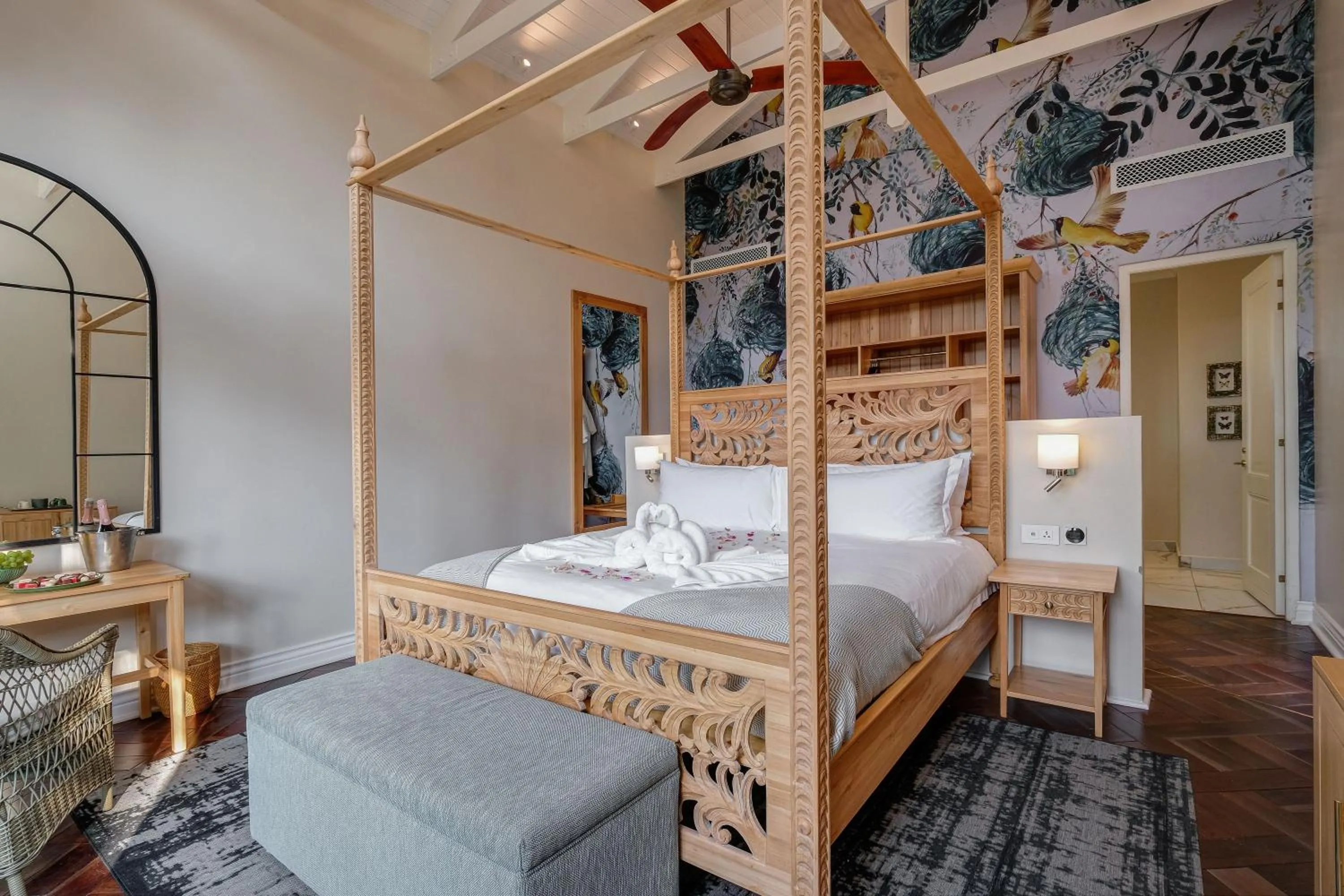 Bedroom, Bed in Palm River Hotel