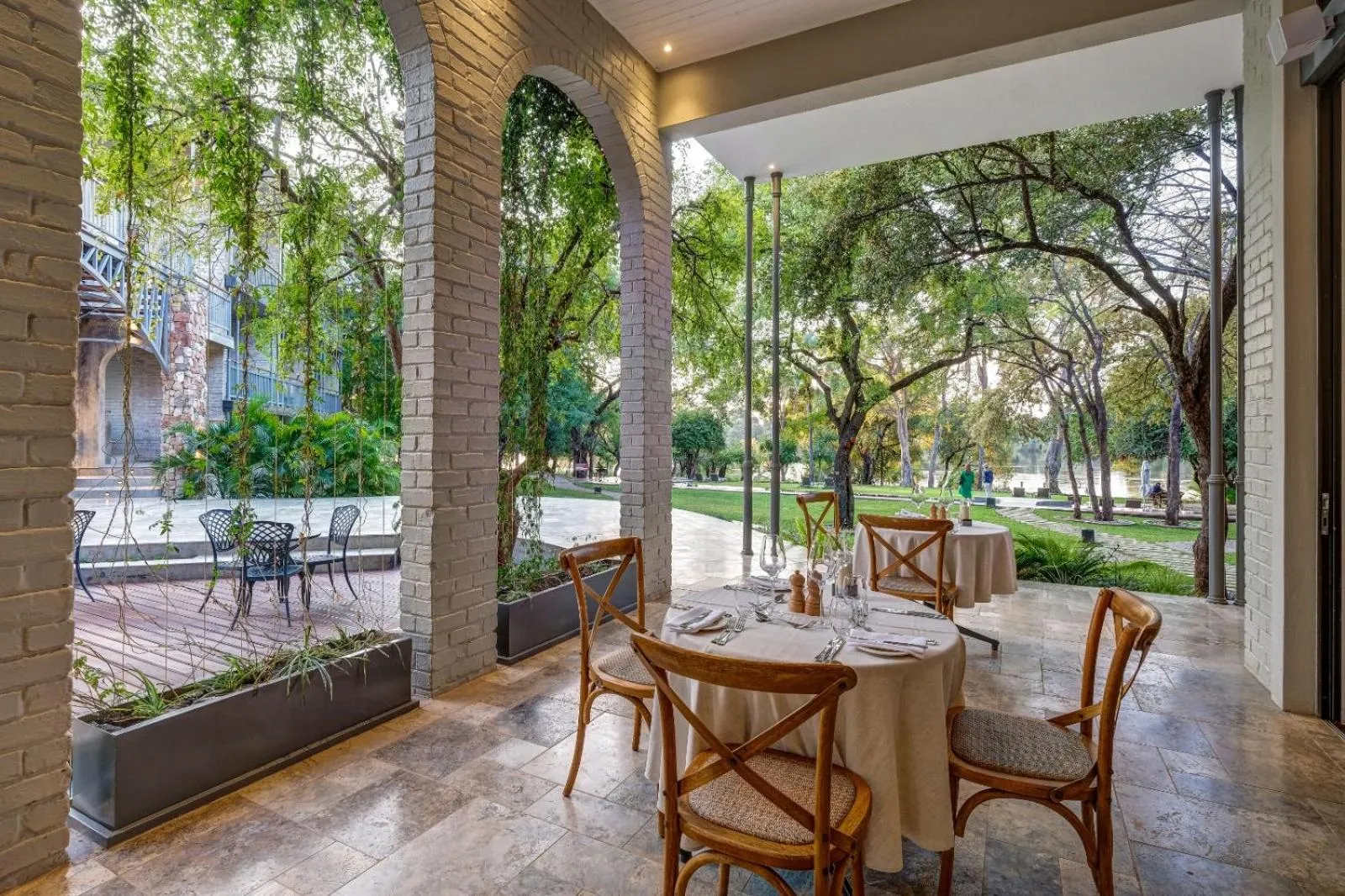 Restaurant/places to eat in Palm River Hotel