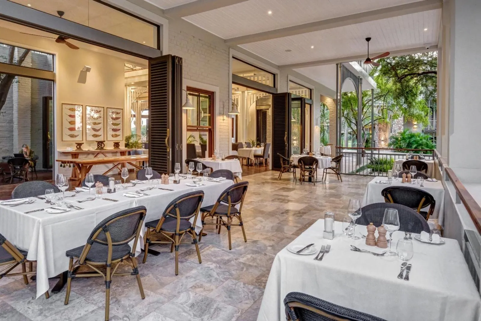 Restaurant/places to eat in Palm River Hotel