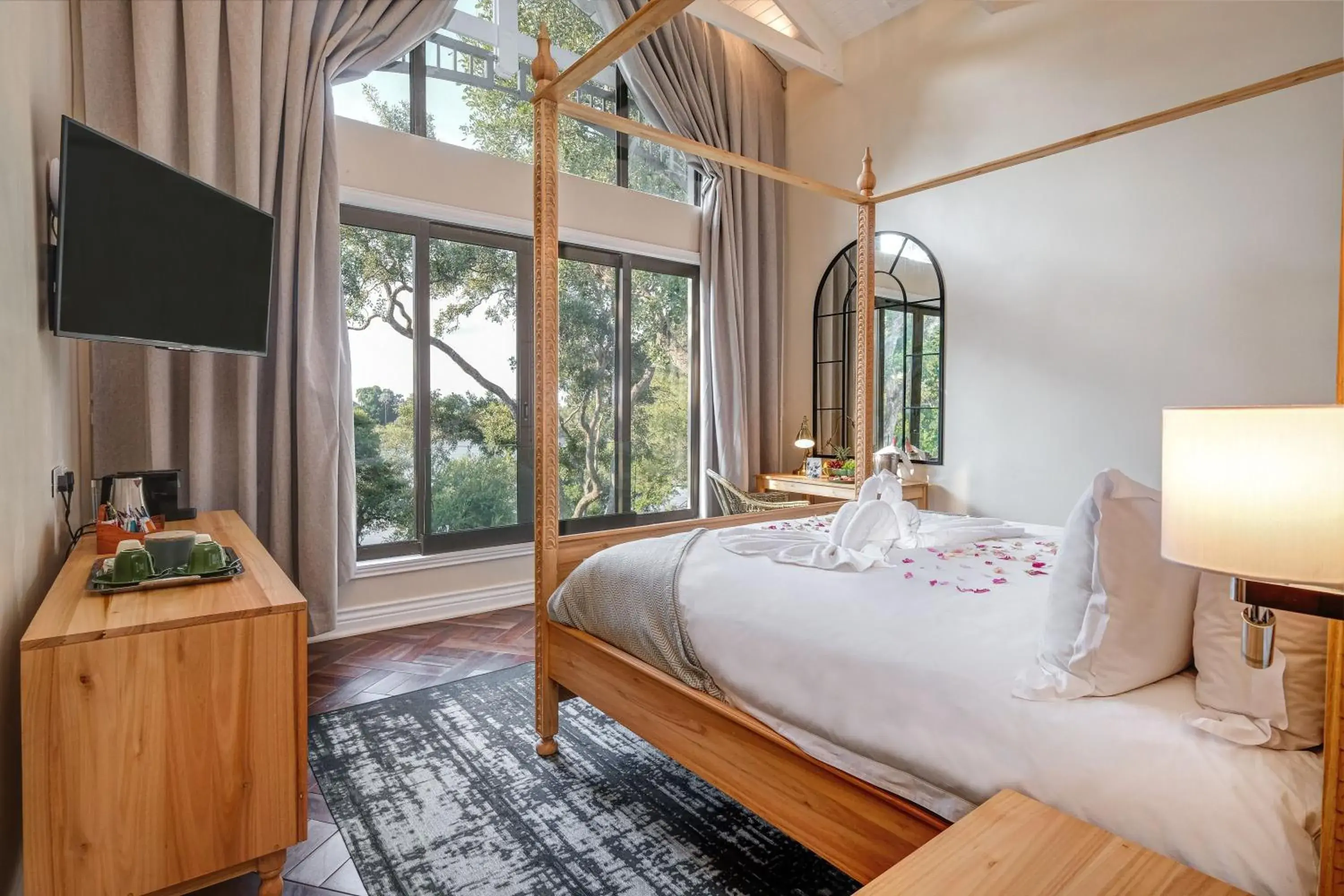 Suite with Balcony in Palm River Hotel Suite with Balcony in Palm River Hotel