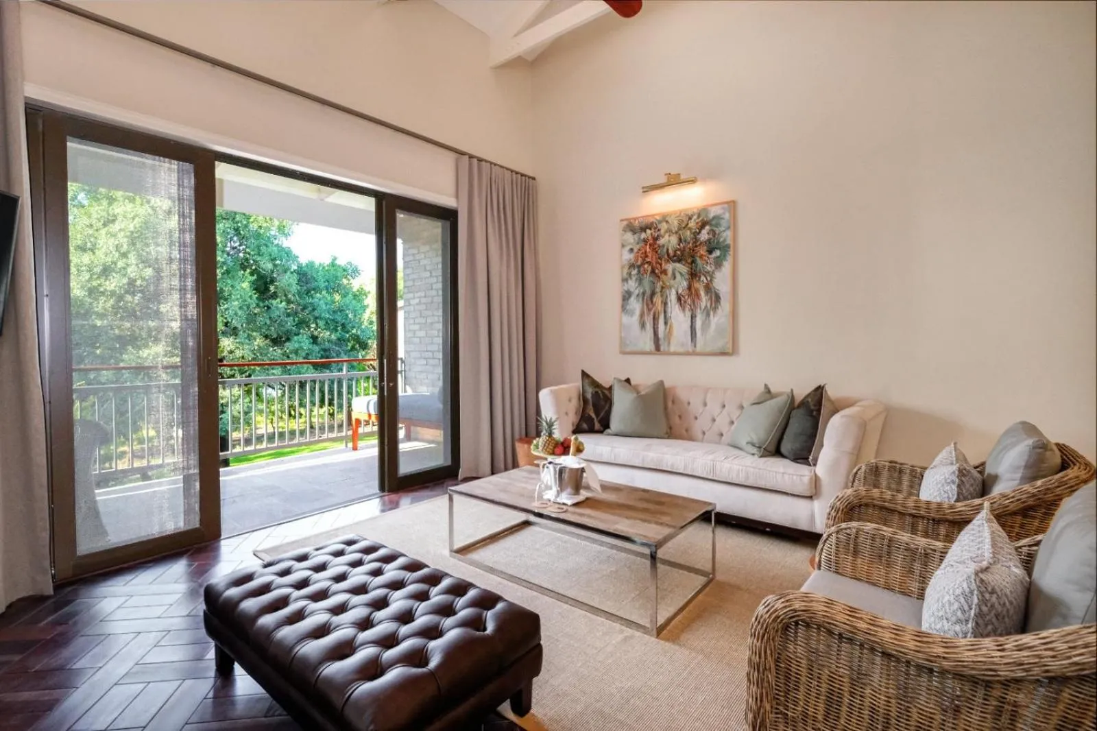 Living room in Palm River Hotel