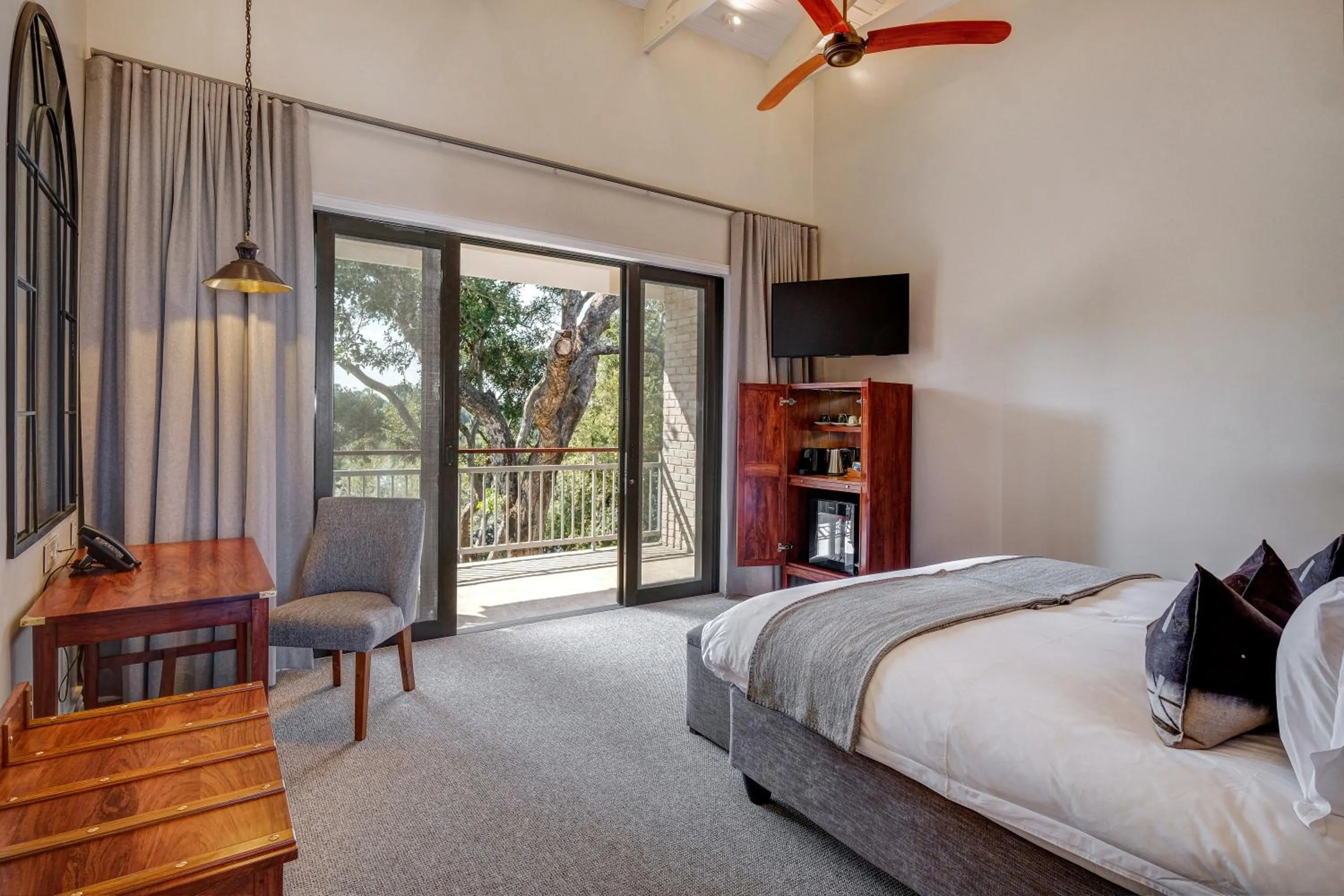 River view, Bed in Palm River Hotel