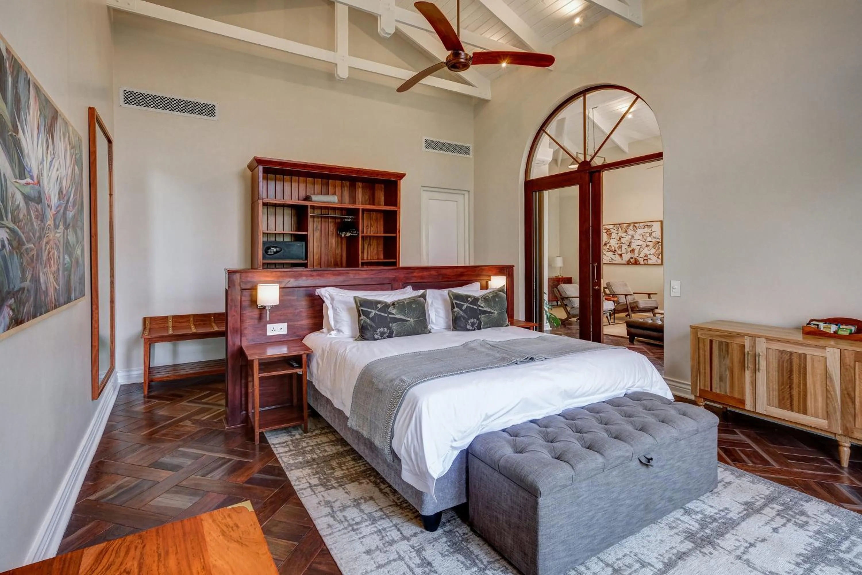 Photo of the whole room, Bed in Palm River Hotel