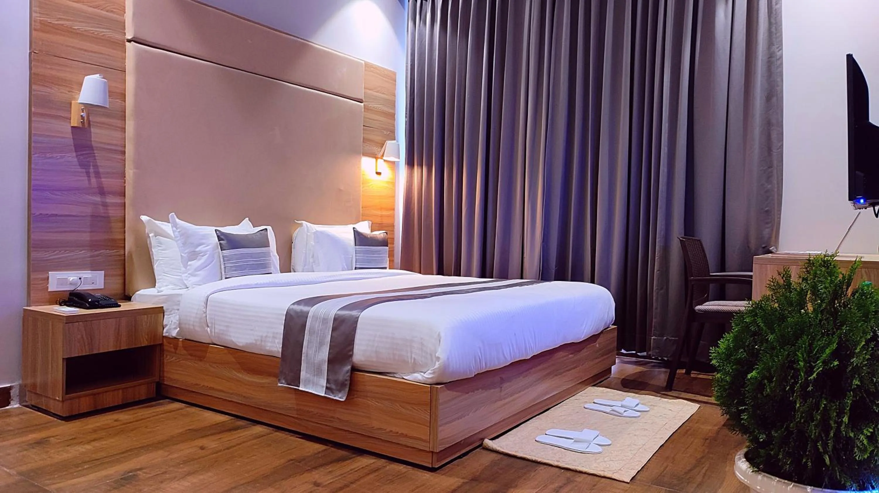 Bedroom, Bed in ShriGo Hotel Nathdwara