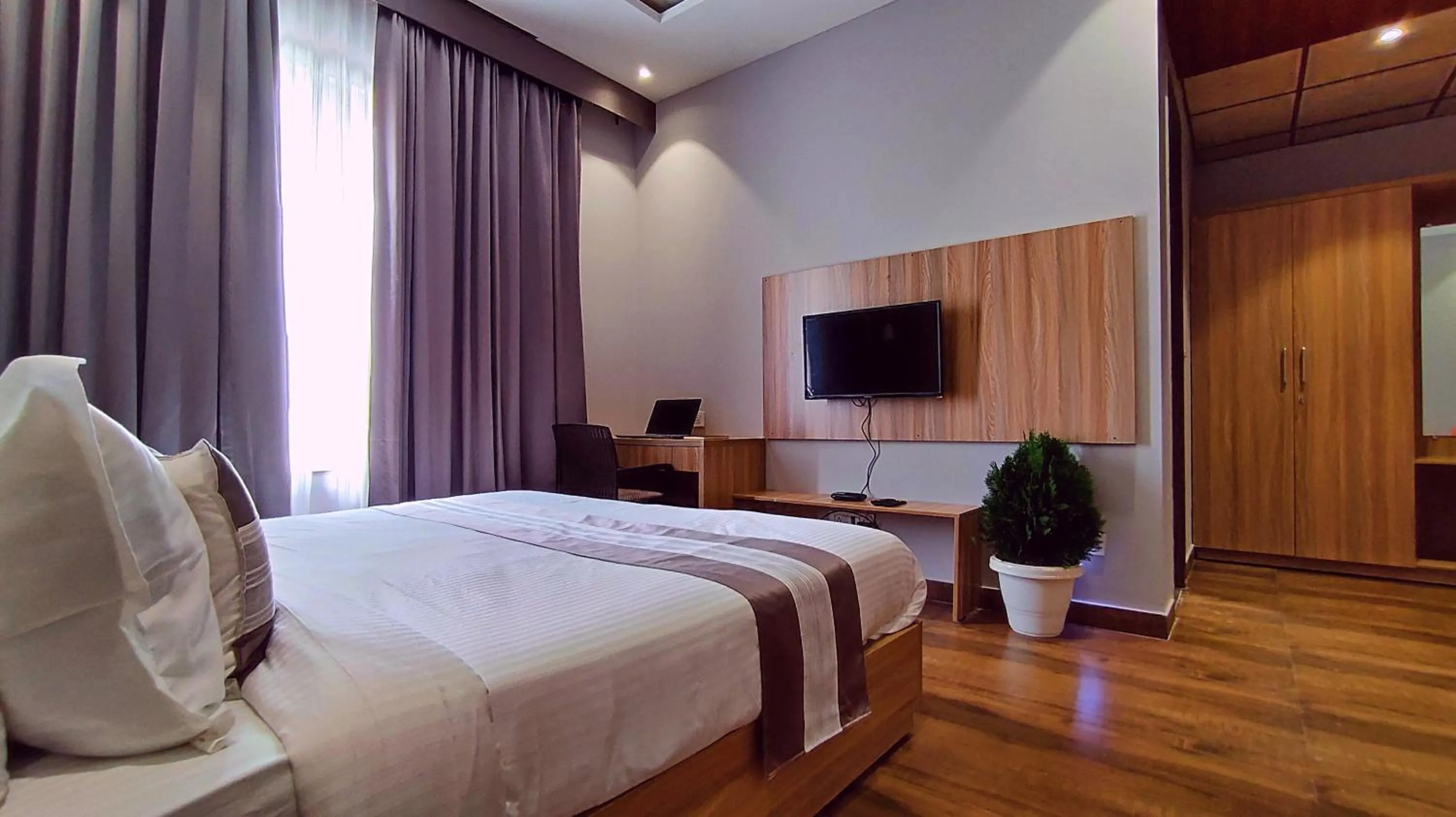 TV and multimedia, Bed in ShriGo Hotel Nathdwara