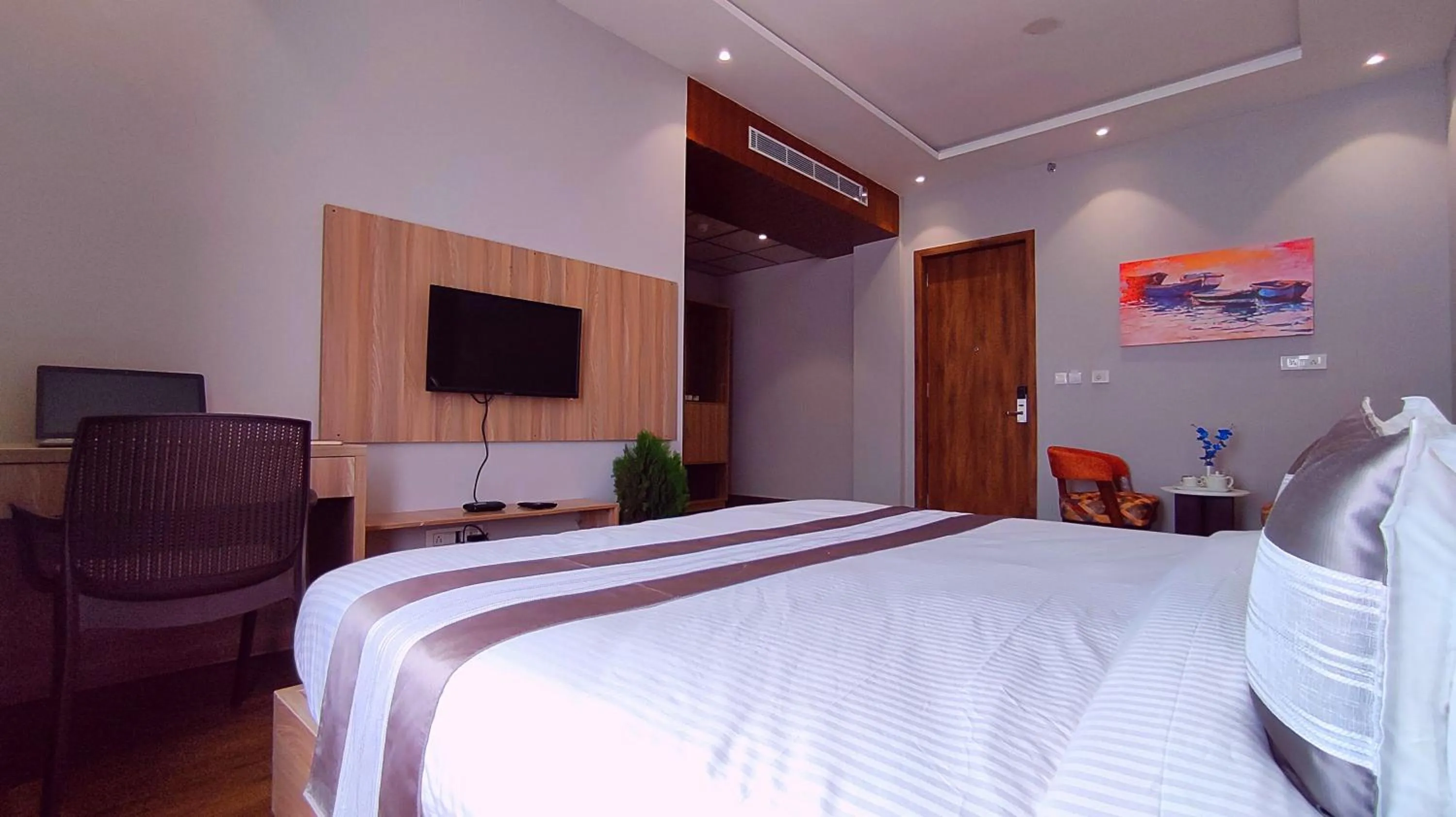 Bedroom, Bed in ShriGo Hotel Nathdwara