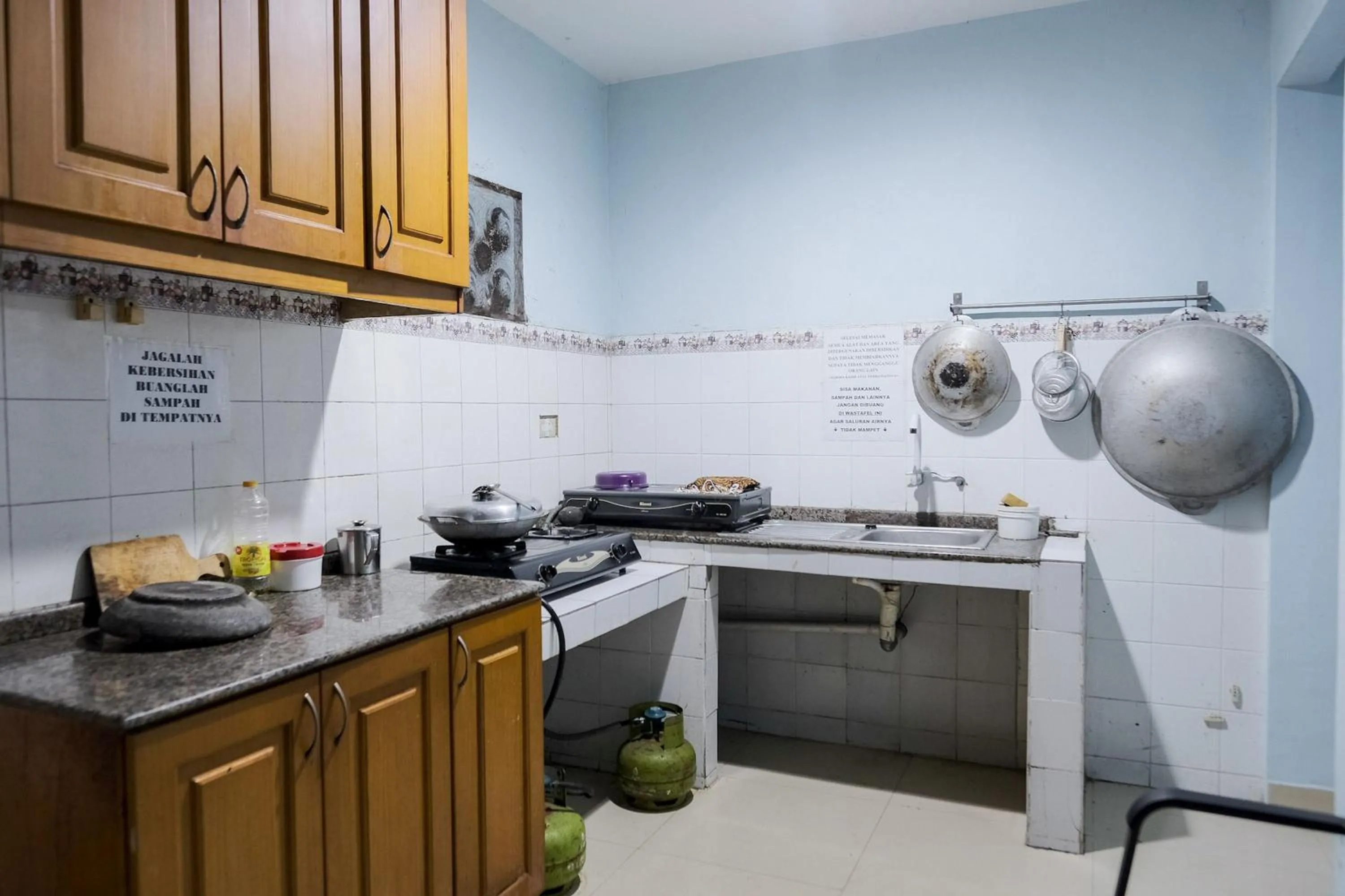 Kitchen or kitchenette in KoolKost Syariah near Green Pramuka Square Mall - Minimal Stay 6 Nights