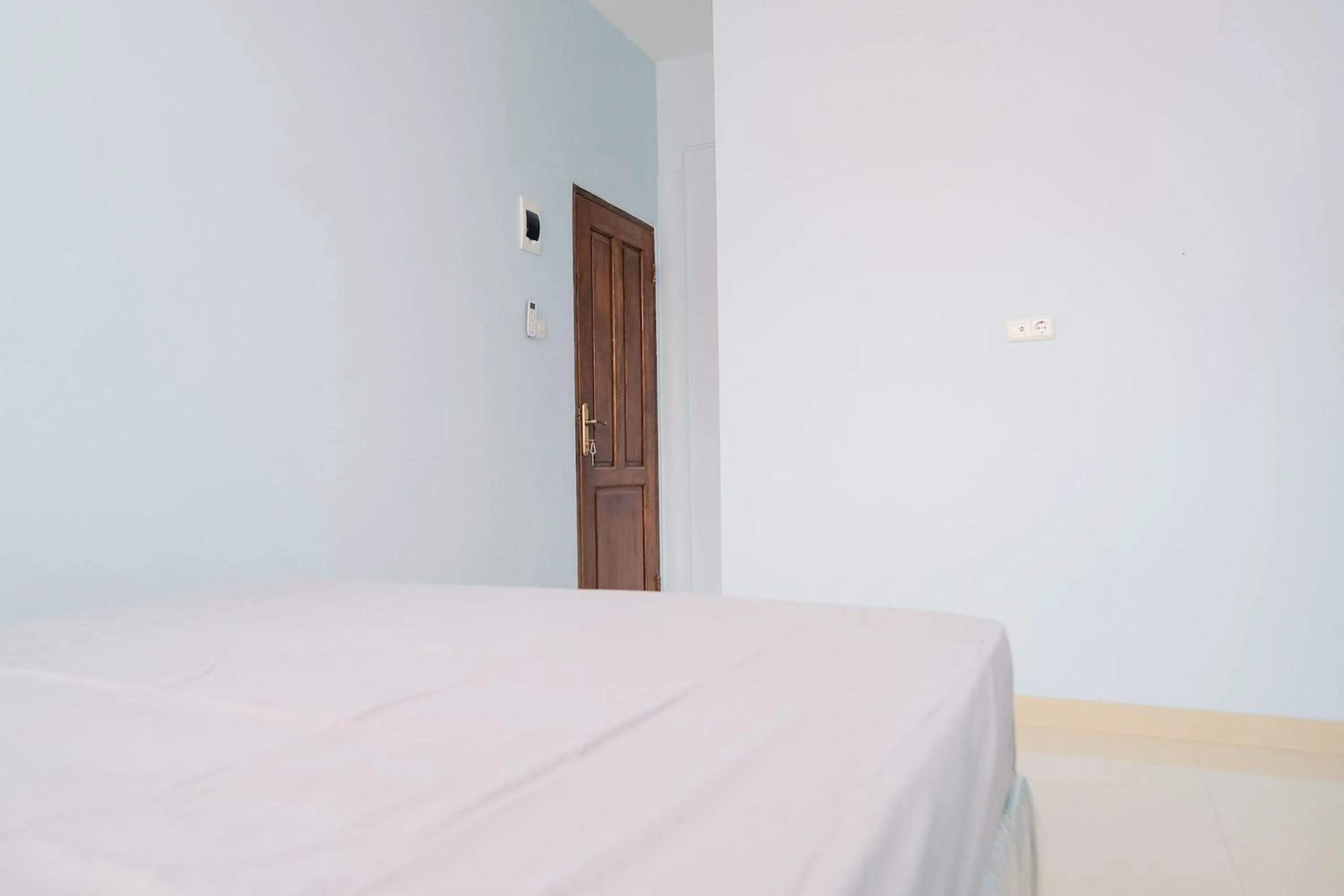 Bedroom, Bed in KoolKost Syariah near Green Pramuka Square Mall - Minimal Stay 6 Nights