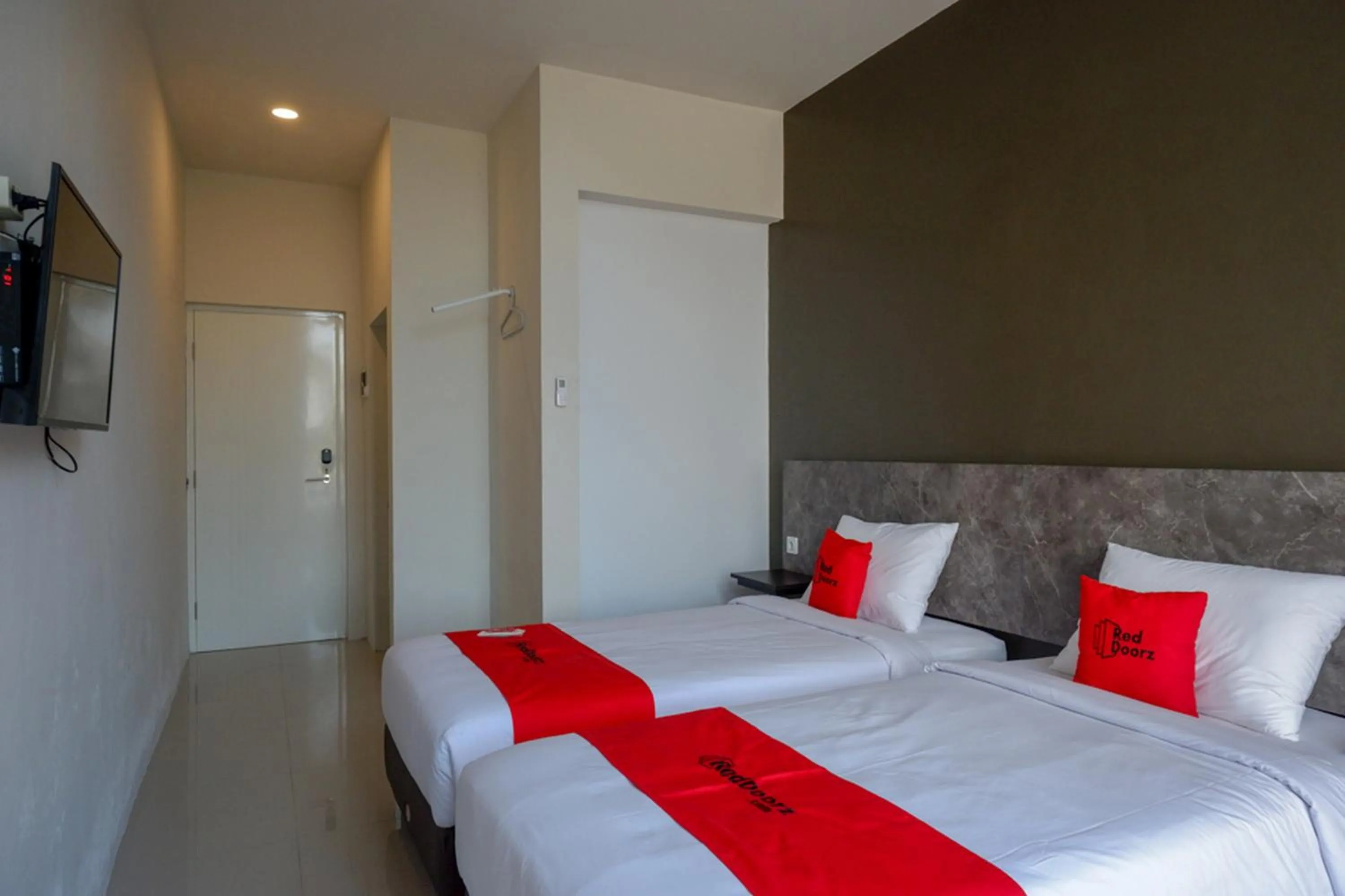 Bedroom, Bed in RedDoorz Plus near Solo Baru