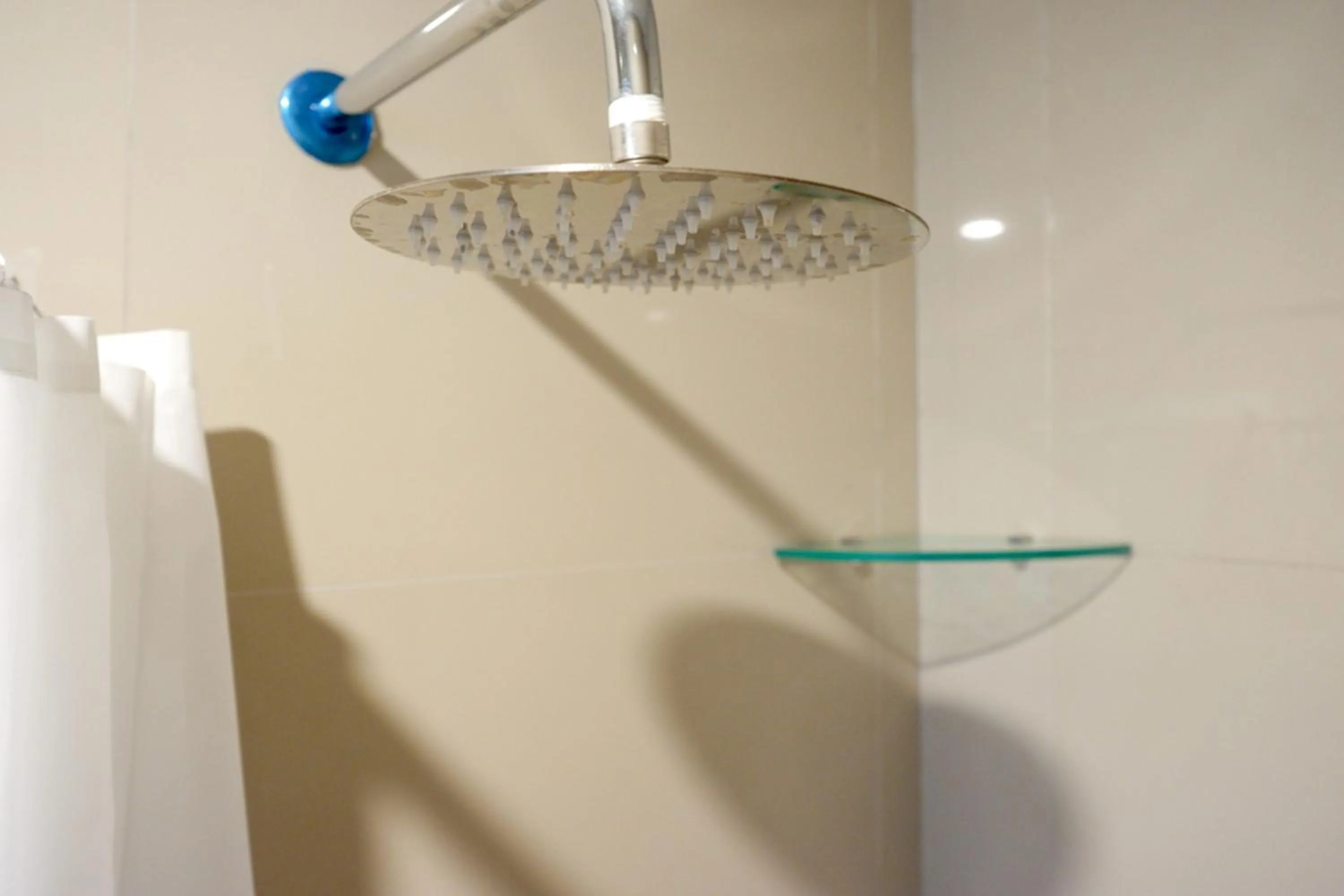 Bathroom in RedDoorz Plus near Solo Baru