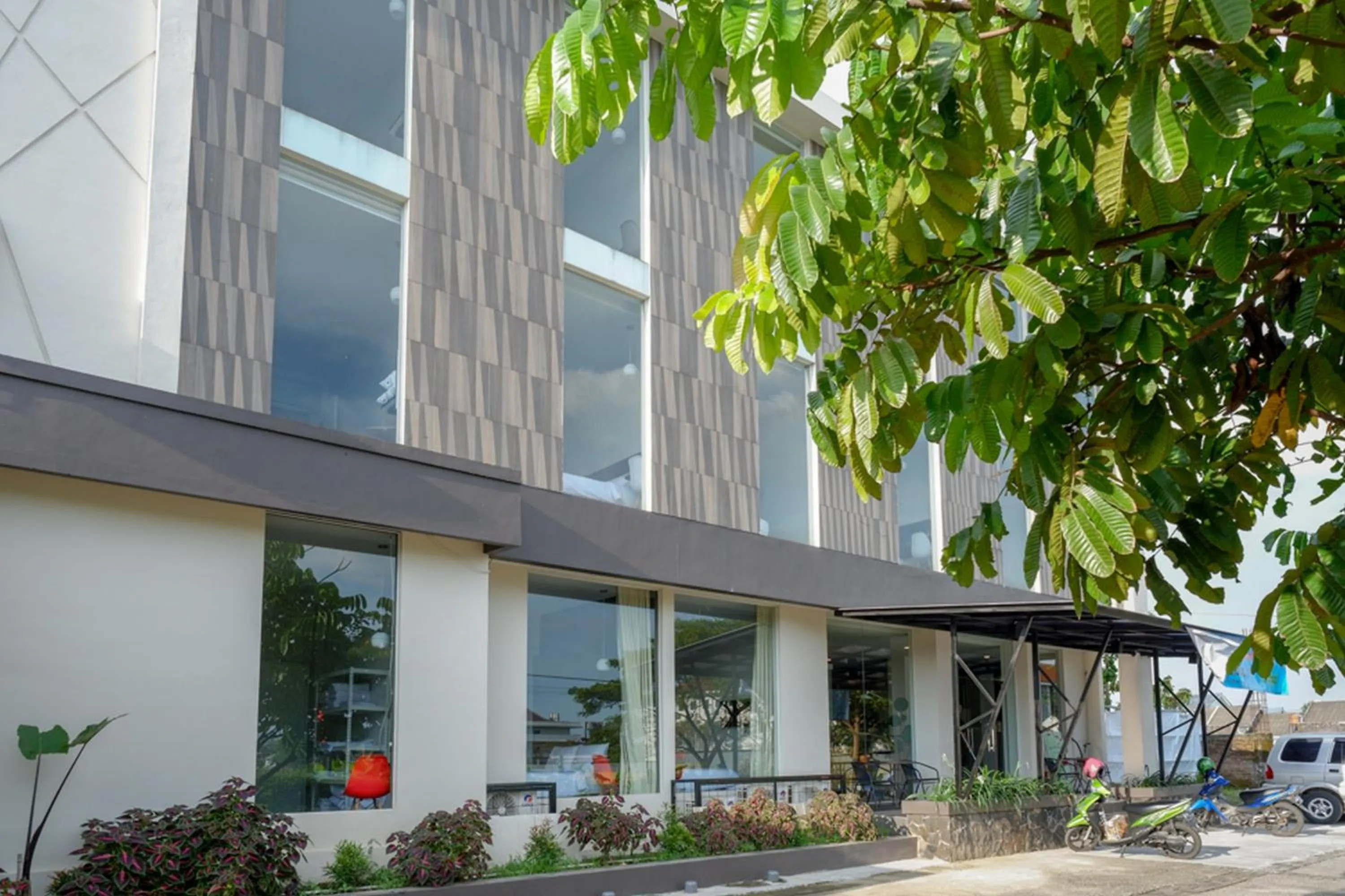 Property building in RedDoorz Plus near Solo Baru