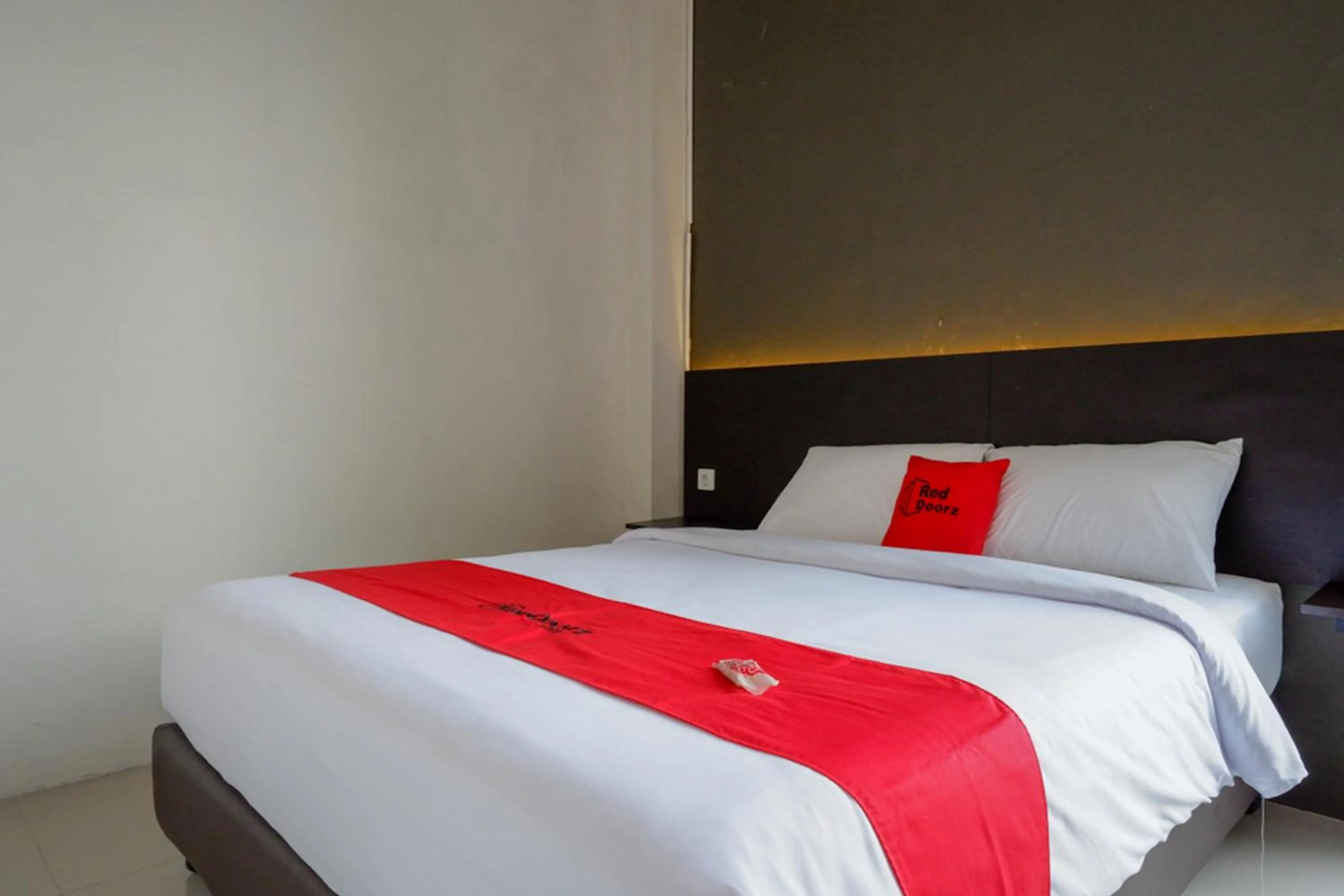 Bedroom, Bed in RedDoorz Plus near Solo Baru