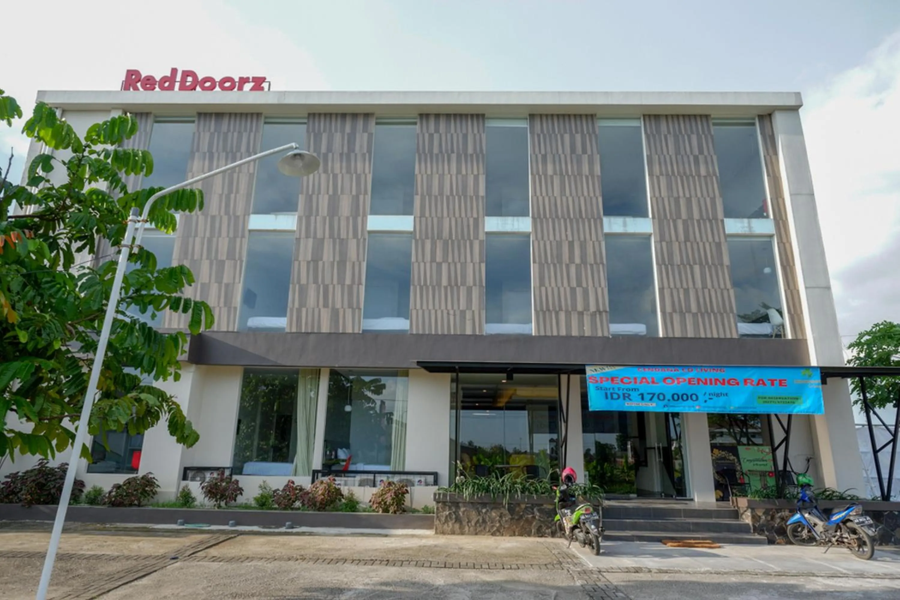 Property building in RedDoorz Plus near Solo Baru