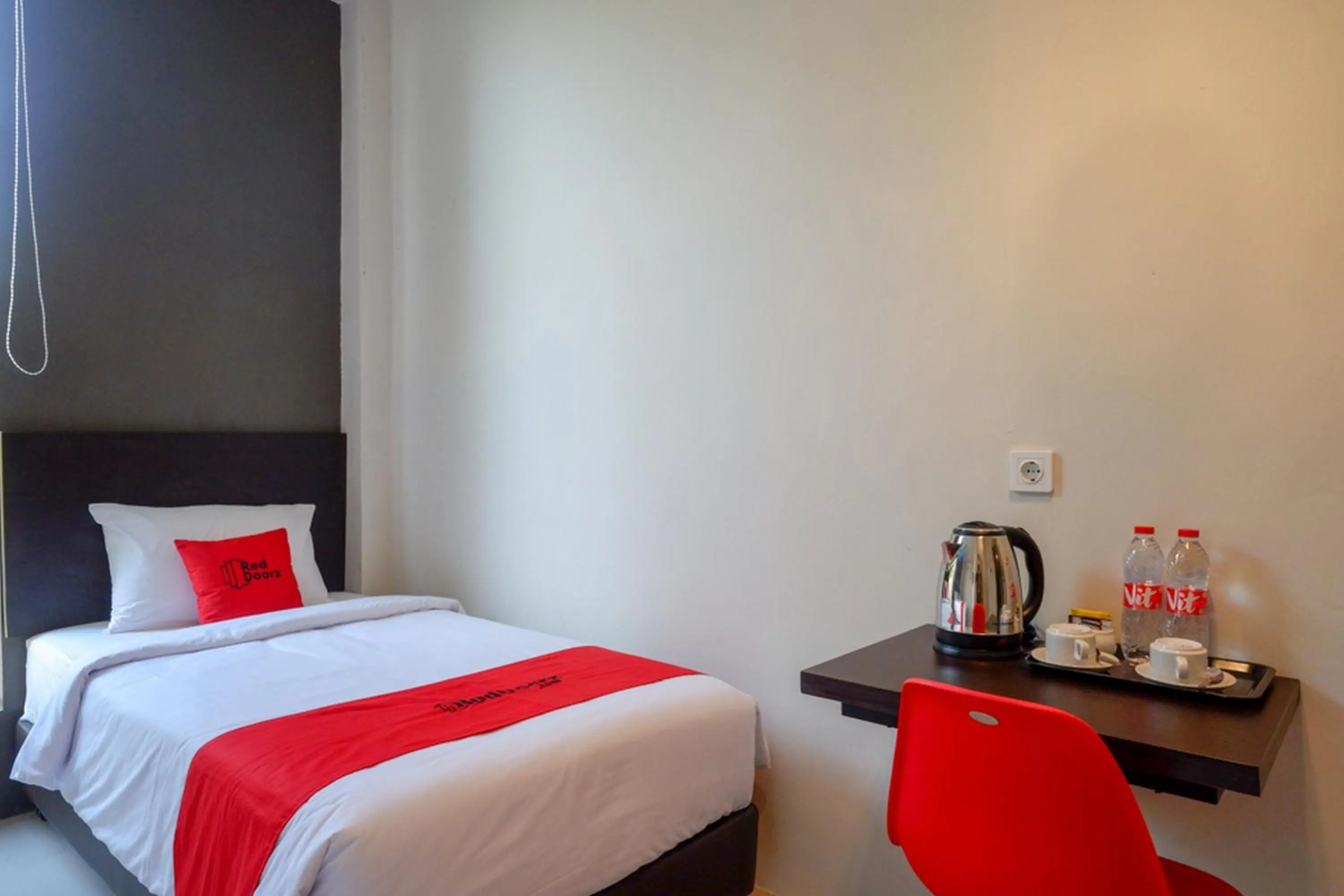 Bedroom, Bed in RedDoorz Plus near Solo Baru