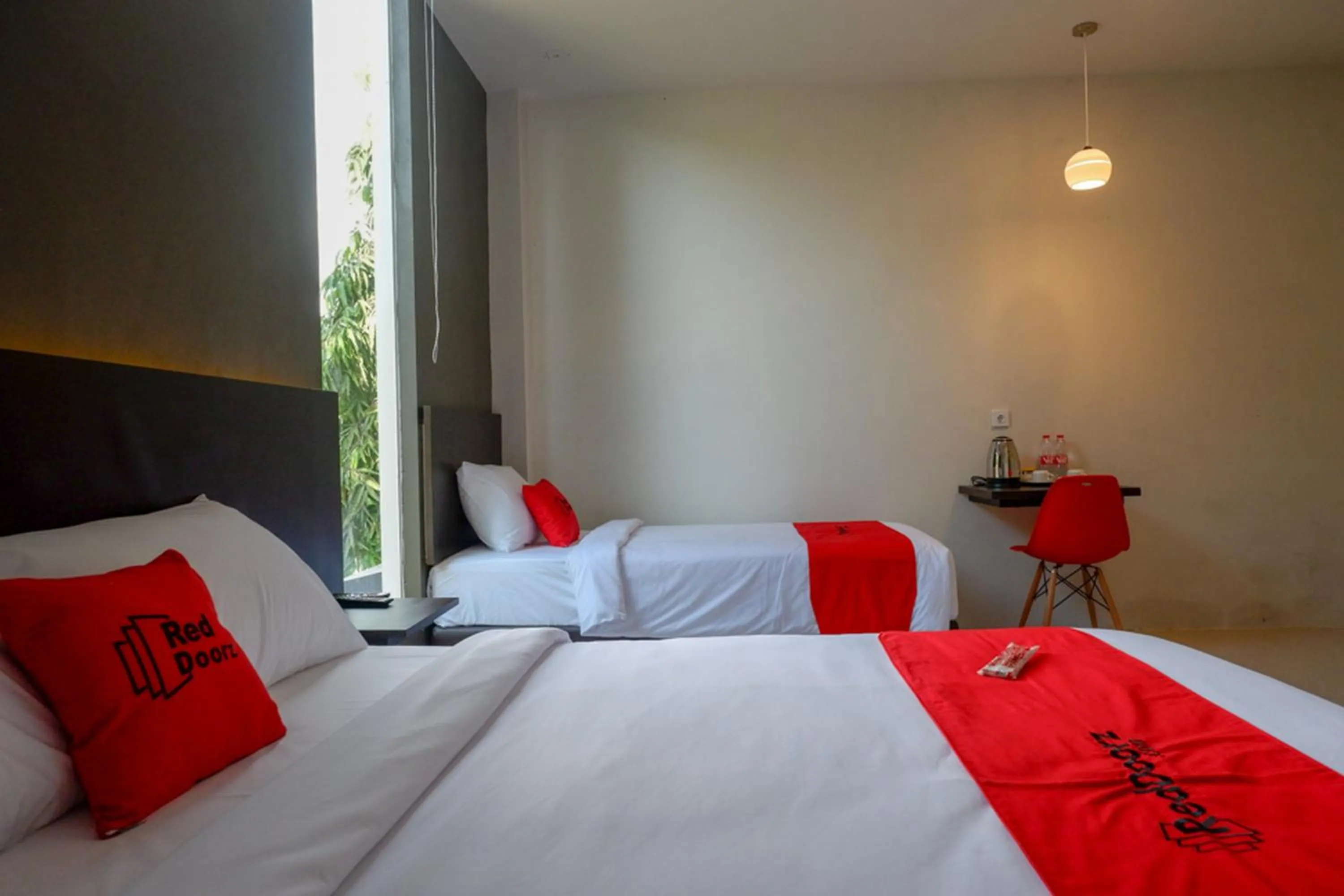 Bedroom, Bed in RedDoorz Plus near Solo Baru