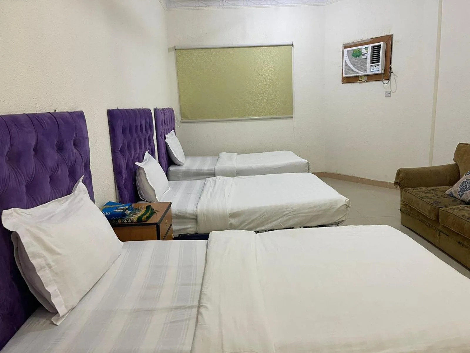 Photo of the whole room, Bed in Golden Quba 1