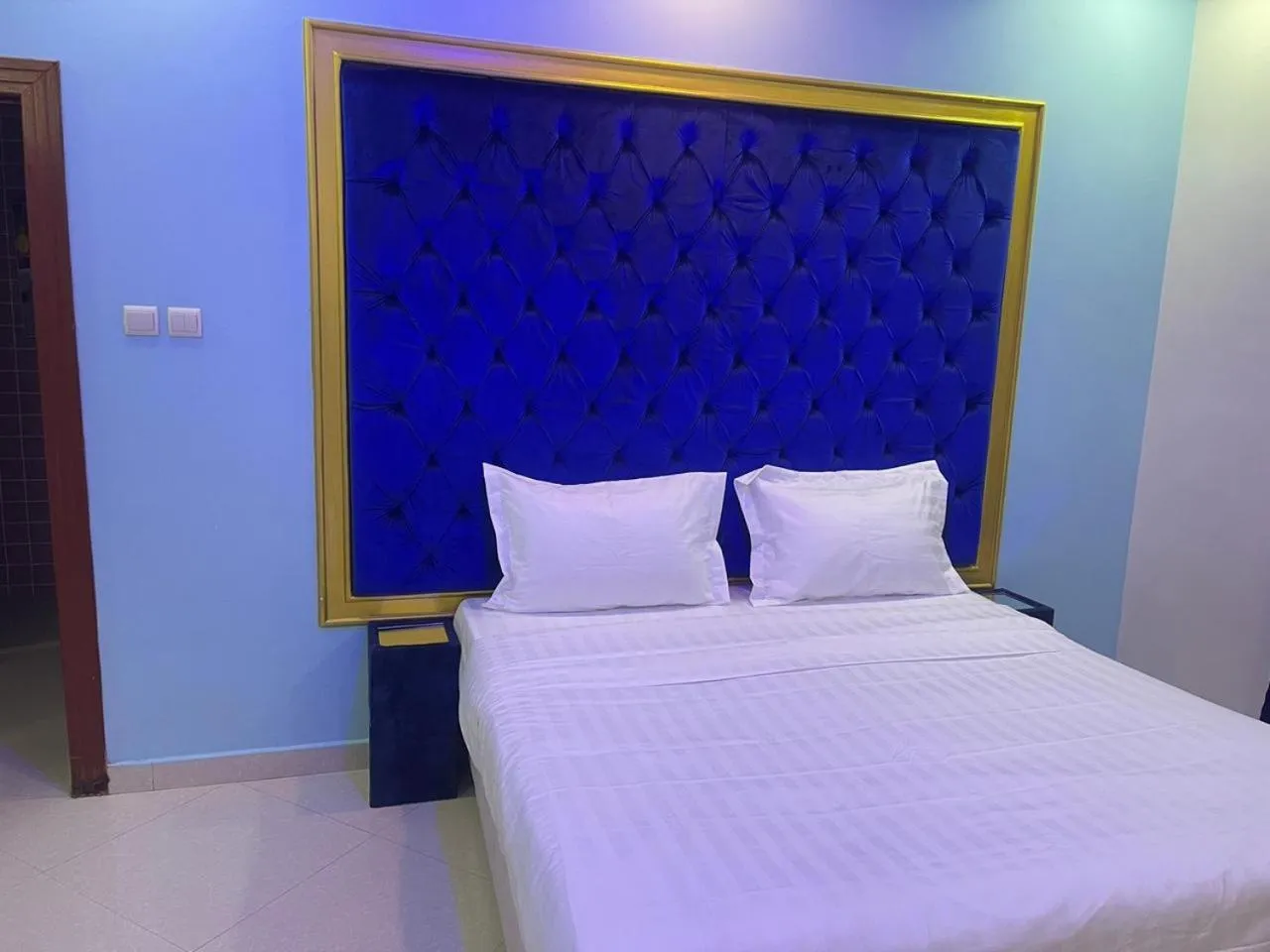 Bed in Golden Quba 1
