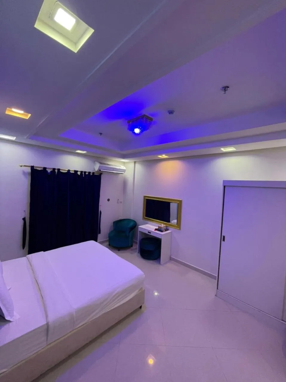 Photo of the whole room, Bed in Golden Quba 1