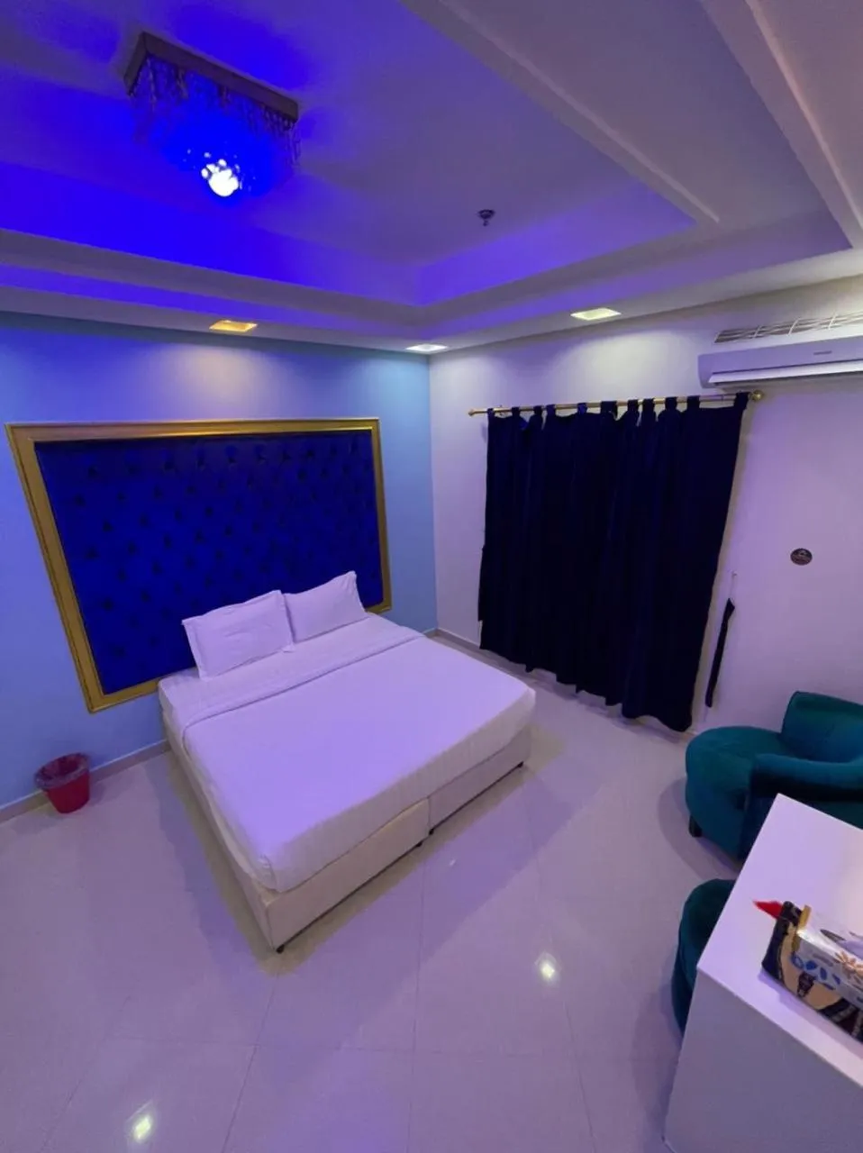 Photo of the whole room, Bed in Golden Quba 1