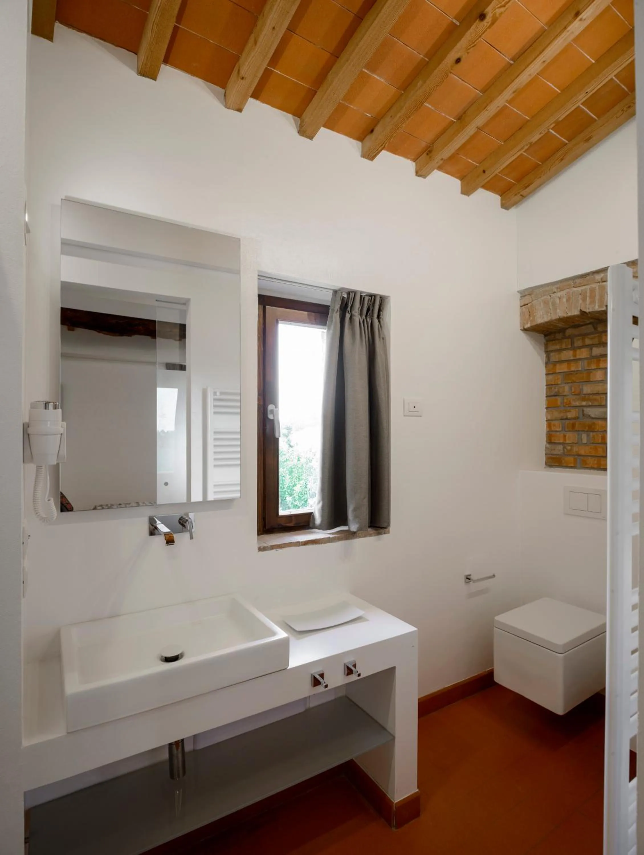 Bathroom, Bed in Tenuta Sovestro - Agriturismo e winery