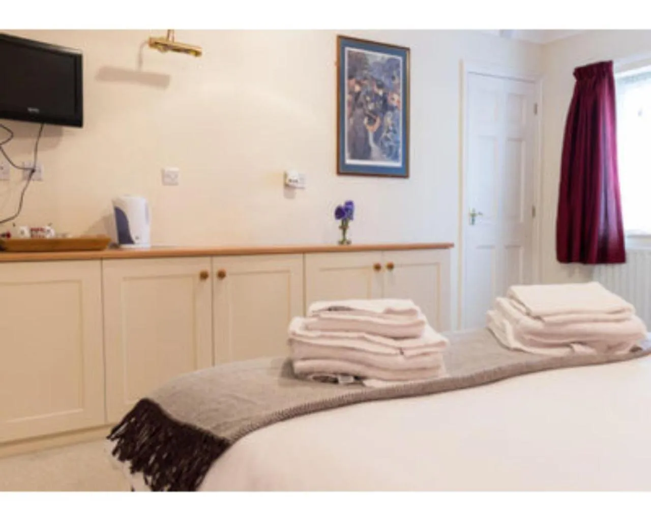 Bathroom, Bed in The Bull Inn