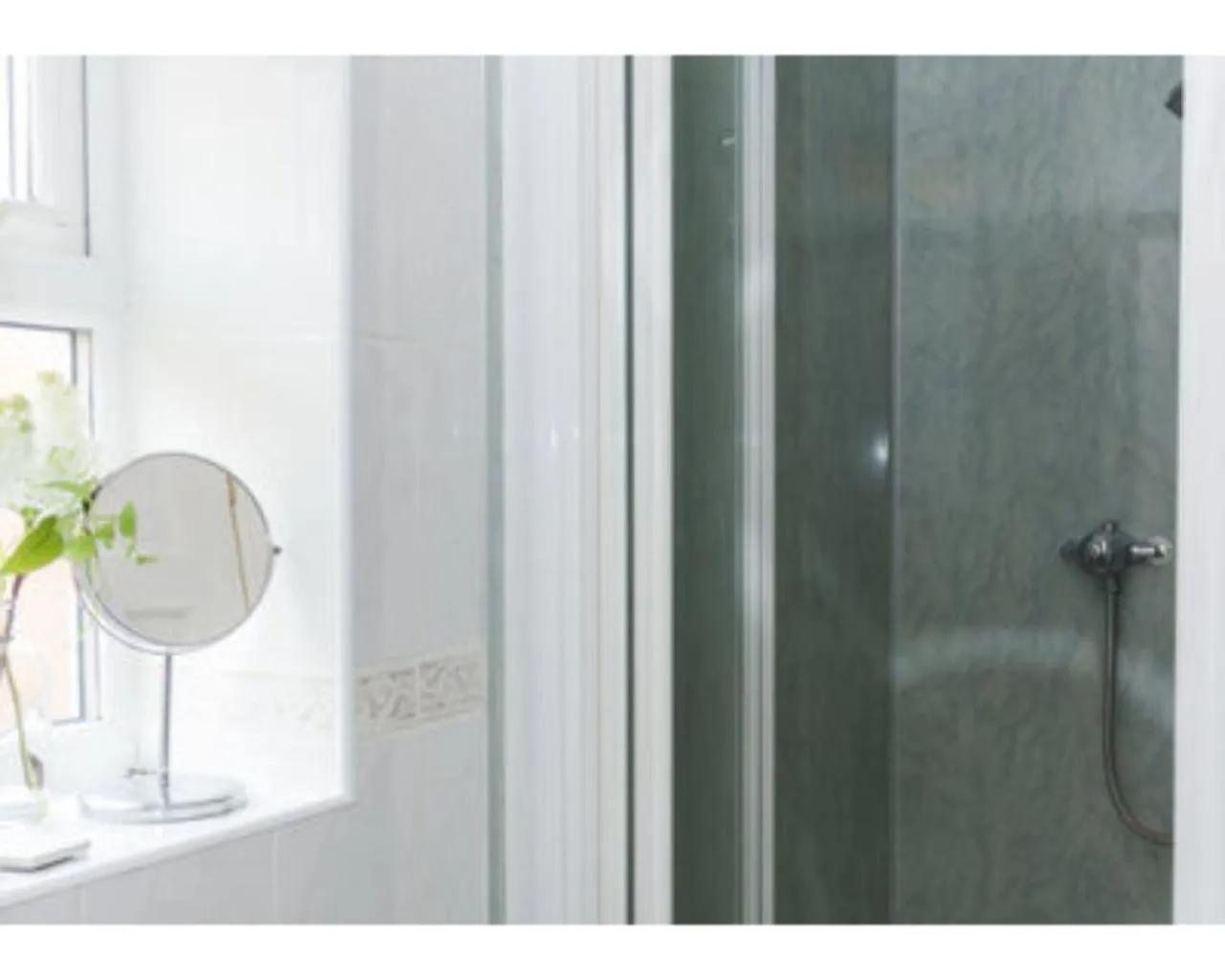 Bathroom in The Bull Inn