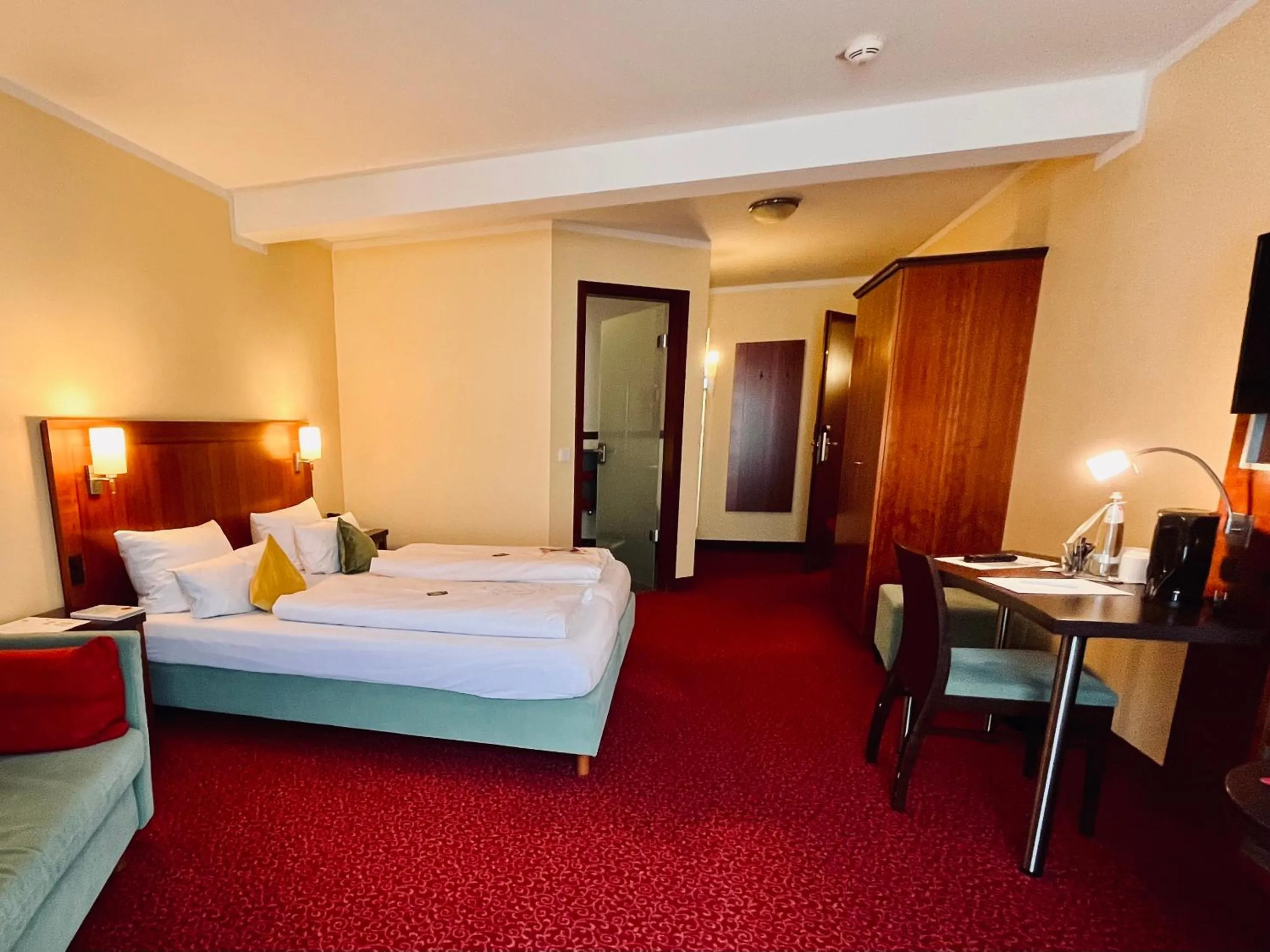 Bed in Hotel Weisses Lamm