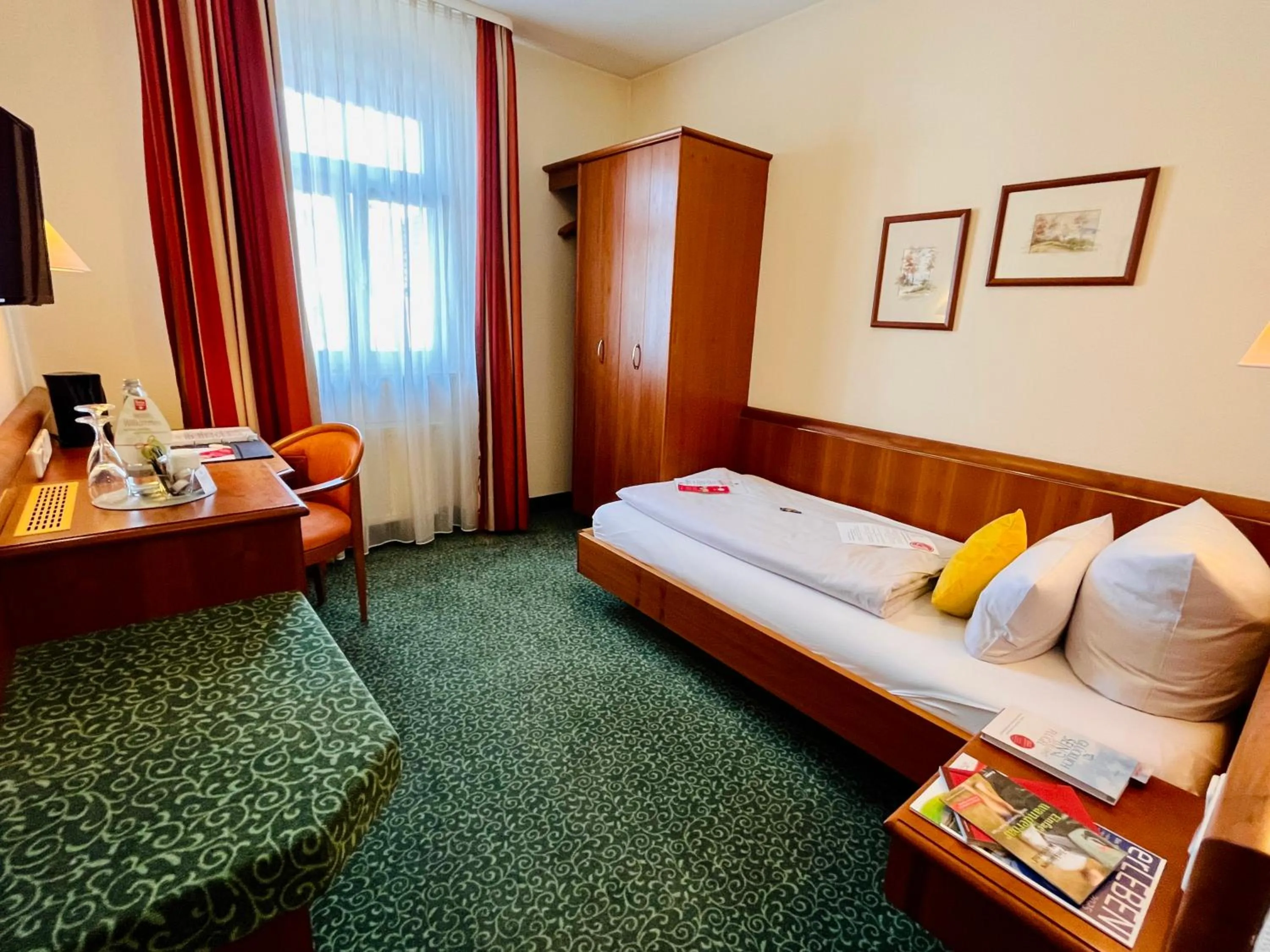 Bed in Hotel Weisses Lamm