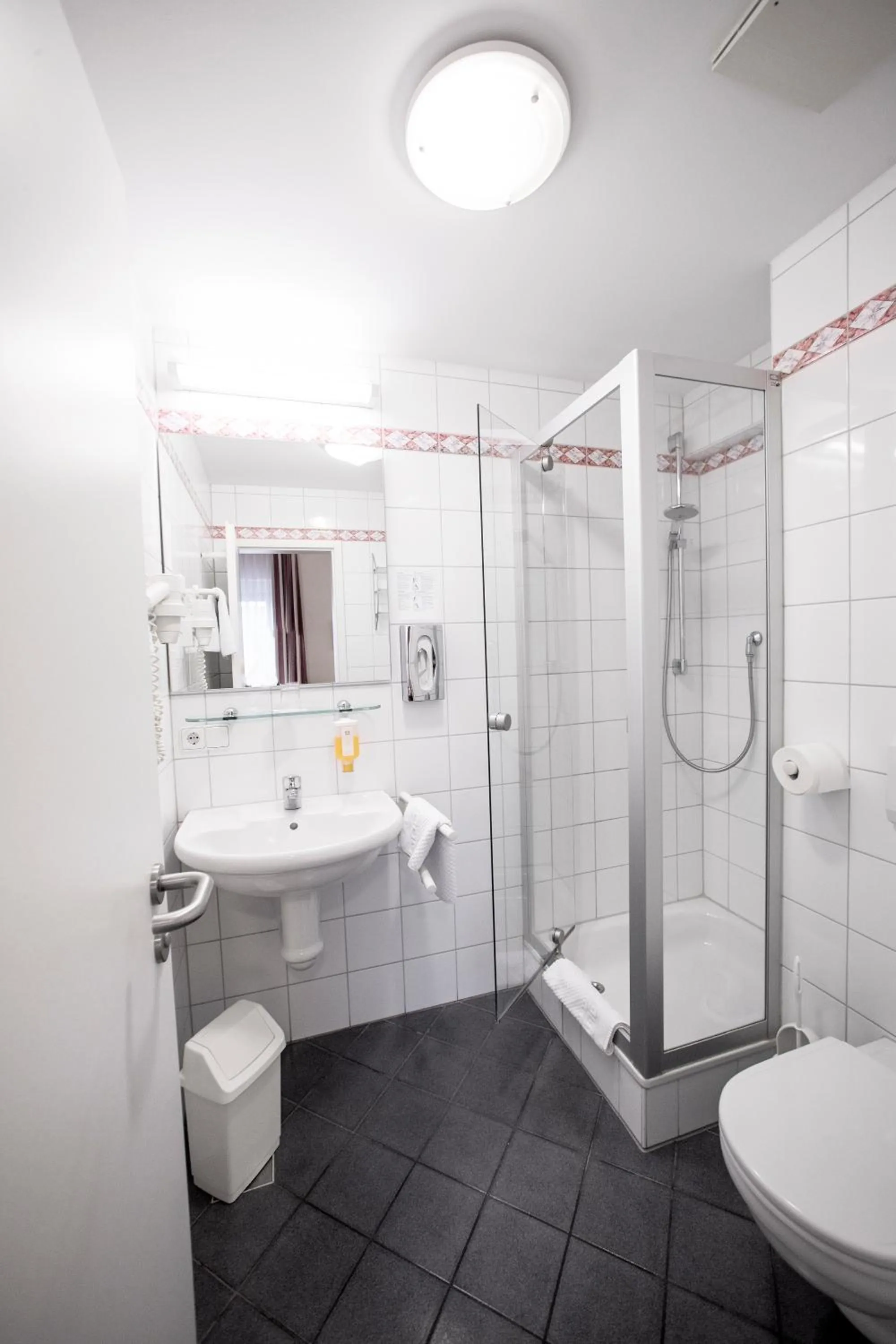 Shower in Hotel Weisses Lamm