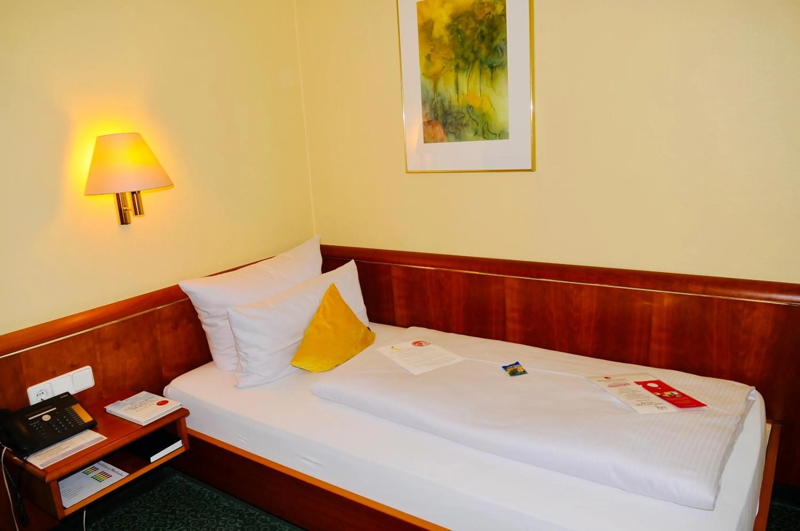 Bed in Hotel Weisses Lamm
