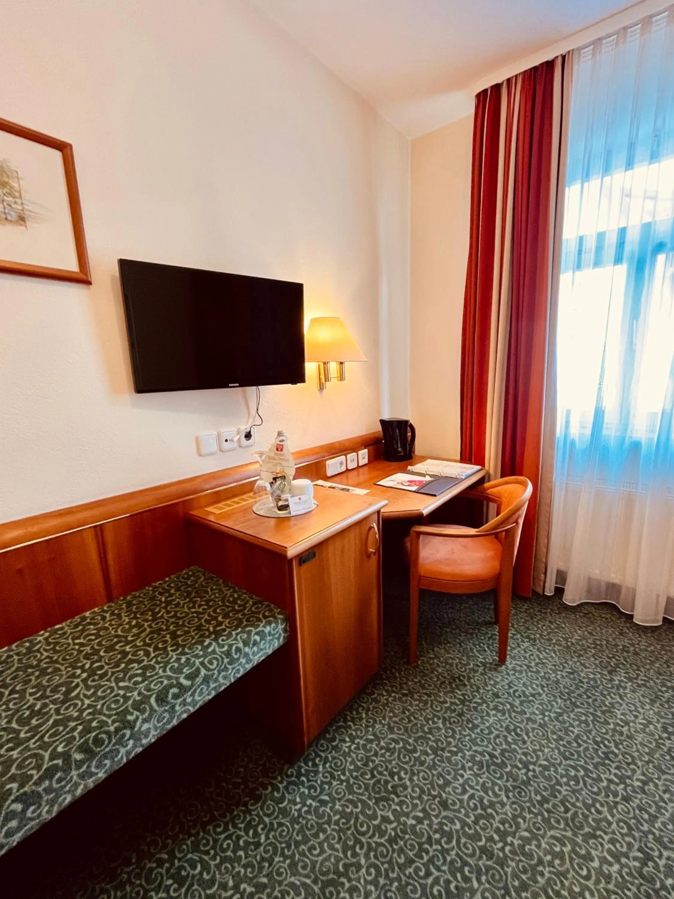 TV and multimedia, Bed in Hotel Weisses Lamm