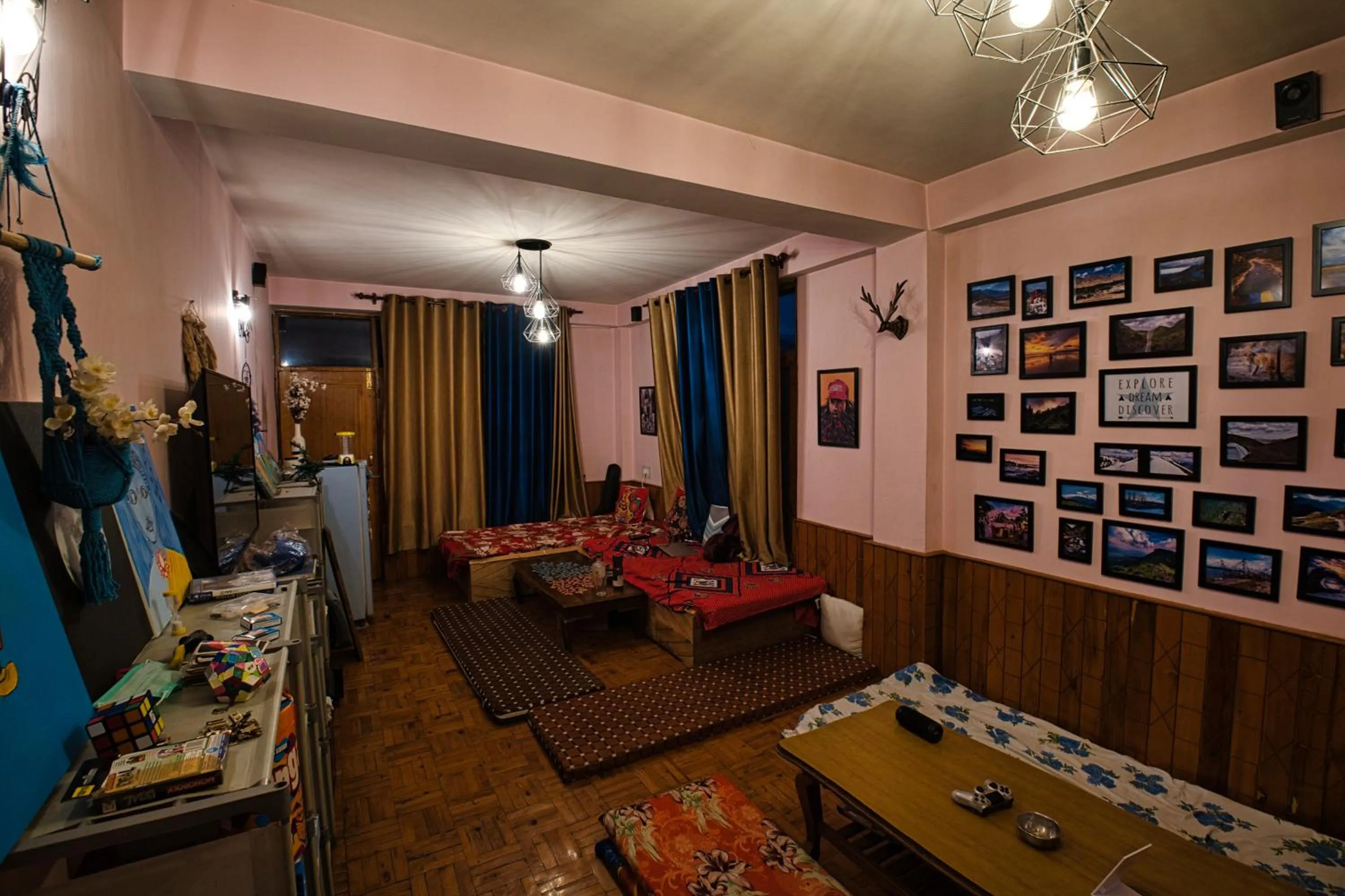 Communal lounge/ TV room in Voyageur Nest