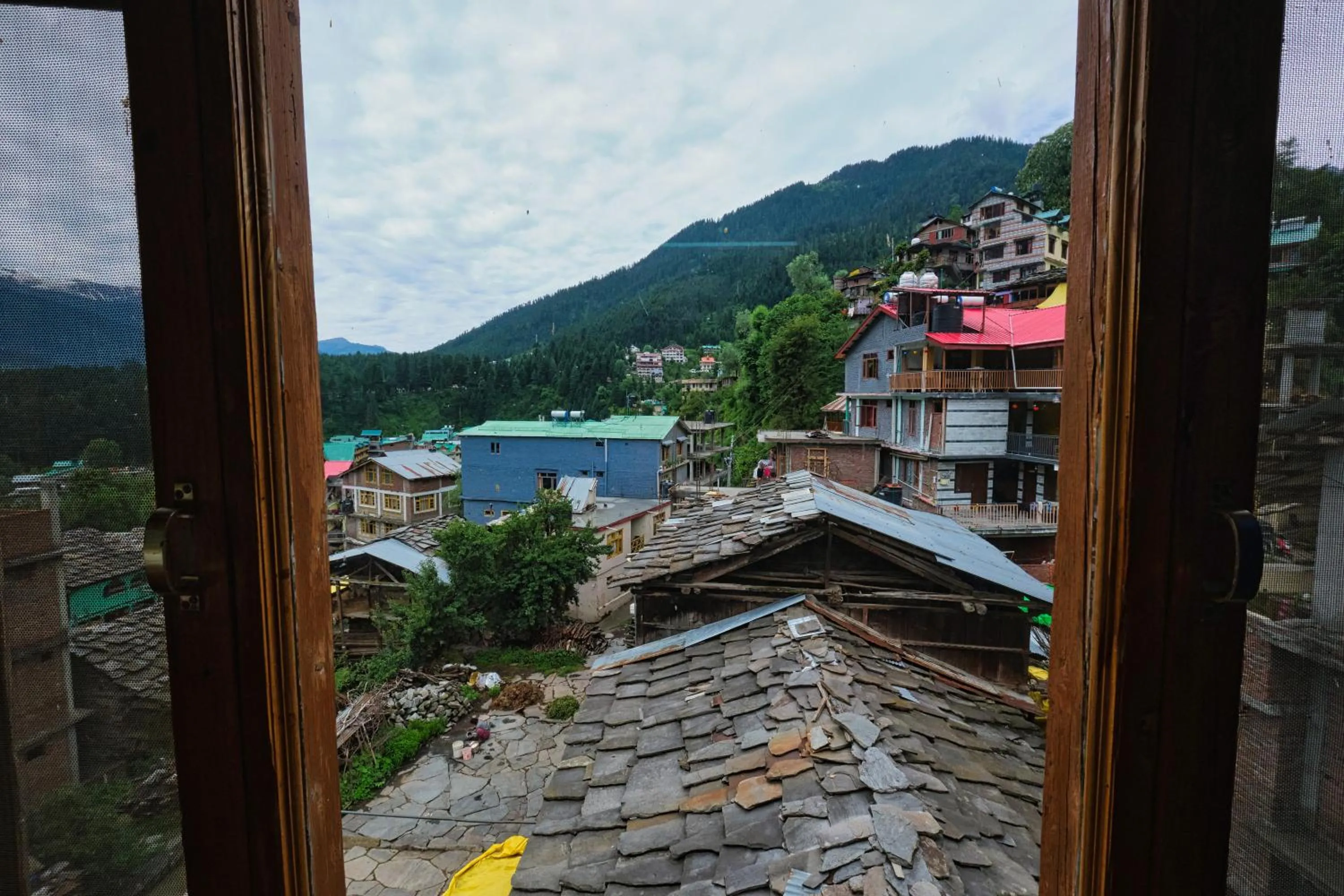 Mountain view in Voyageur Nest