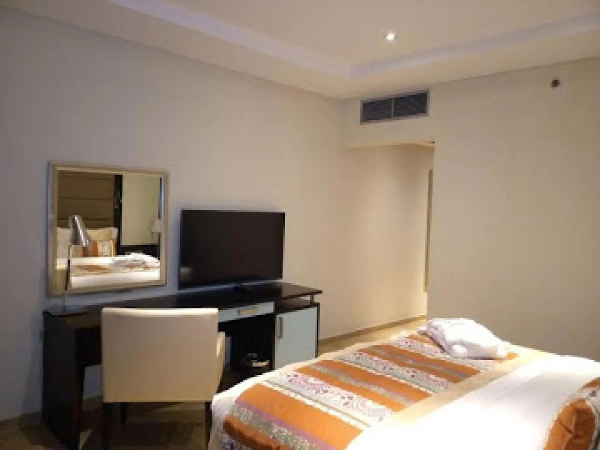 TV and multimedia, Bed in The Providence Hotel by Mantis