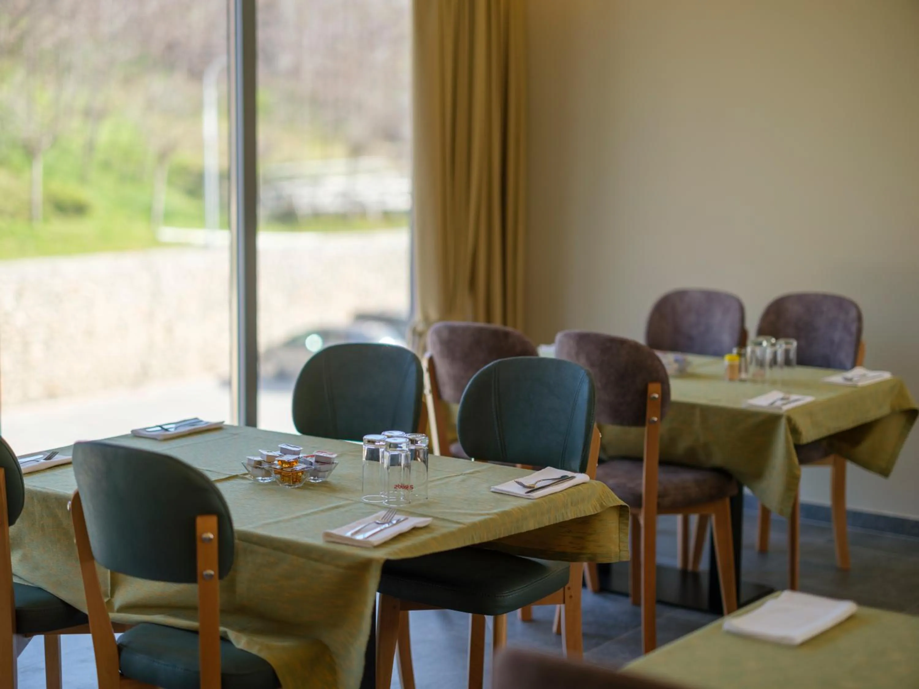 Restaurant/places to eat in Royal East Resort