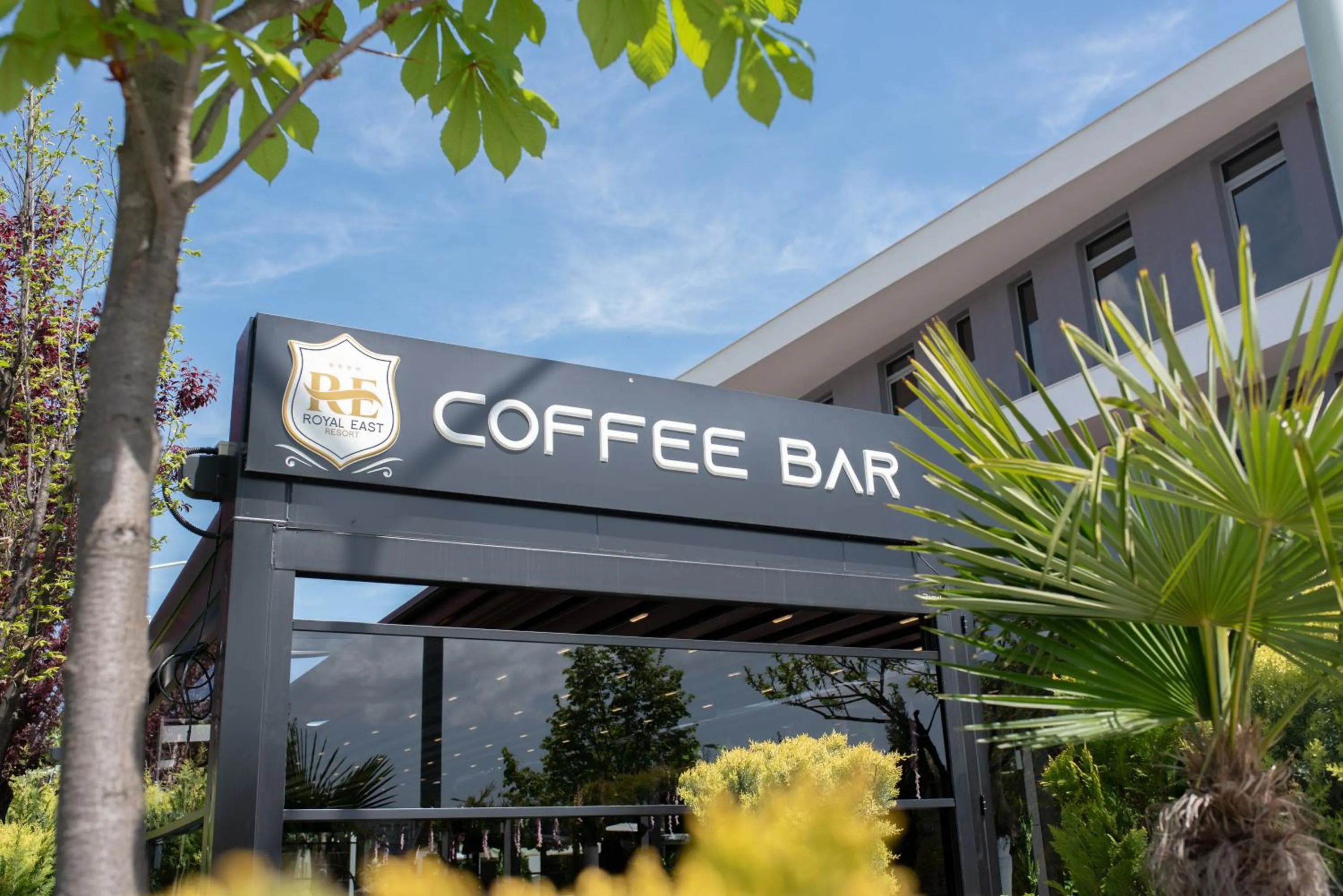 Facade/entrance in Royal East Resort