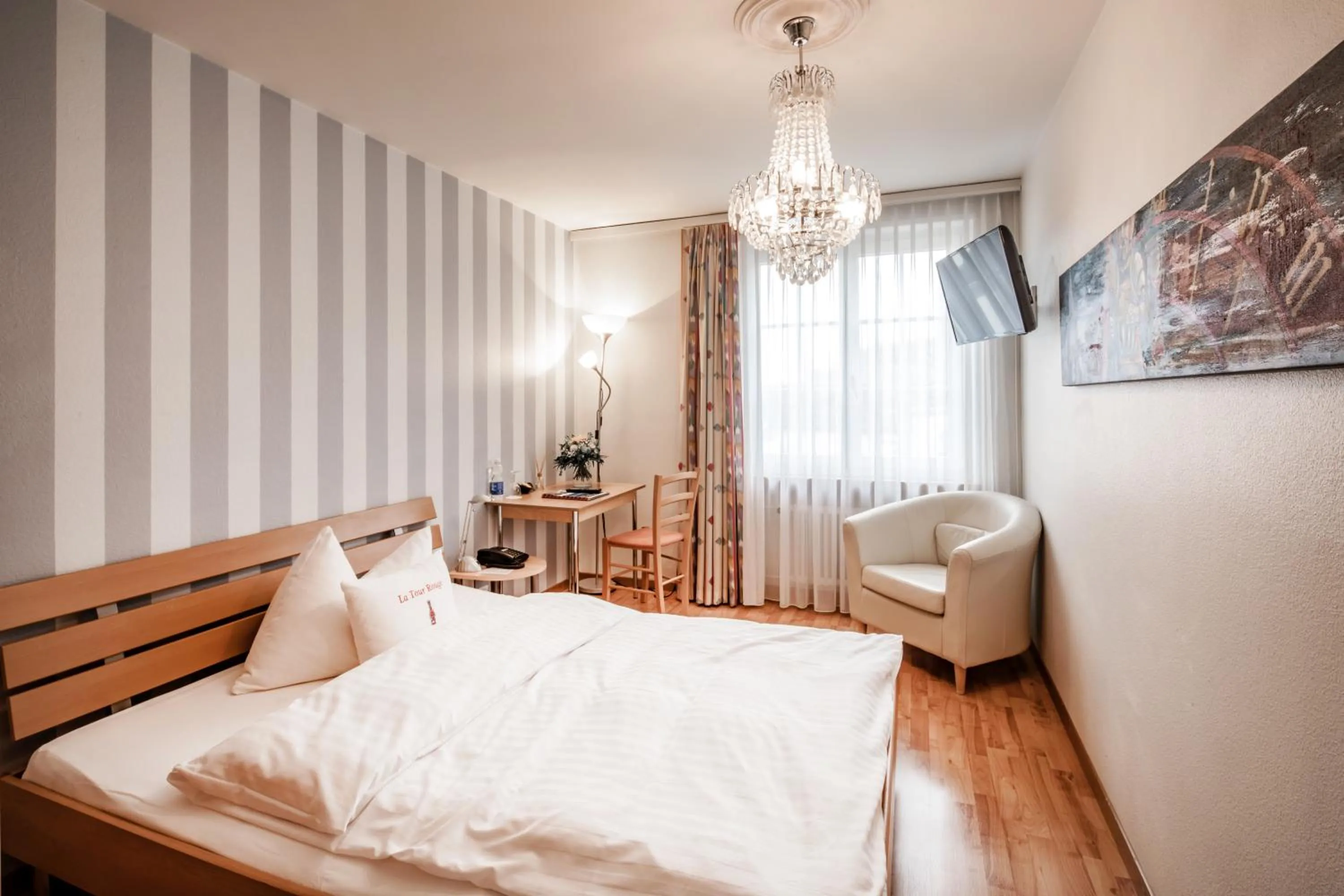 Bed in Hotel Roter Turm