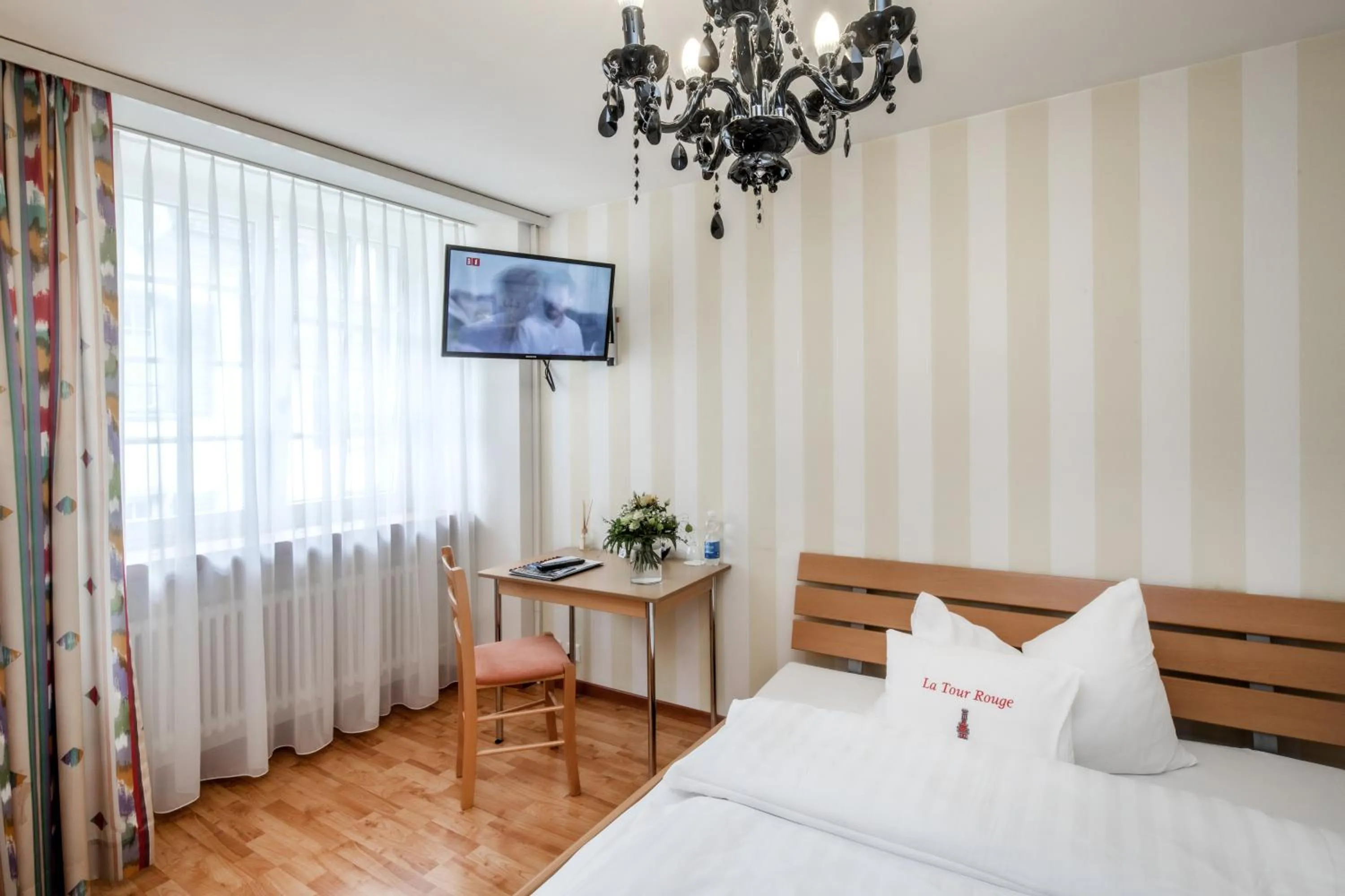 Bed in Hotel Roter Turm