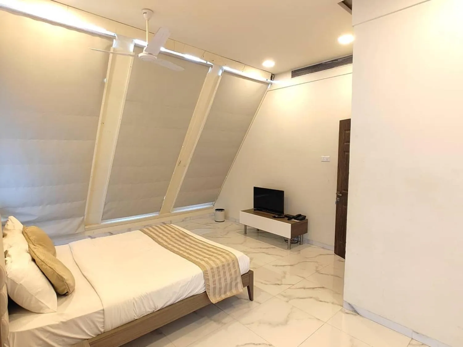Bedroom, Bed in WOODS - Mangalyam Meadows