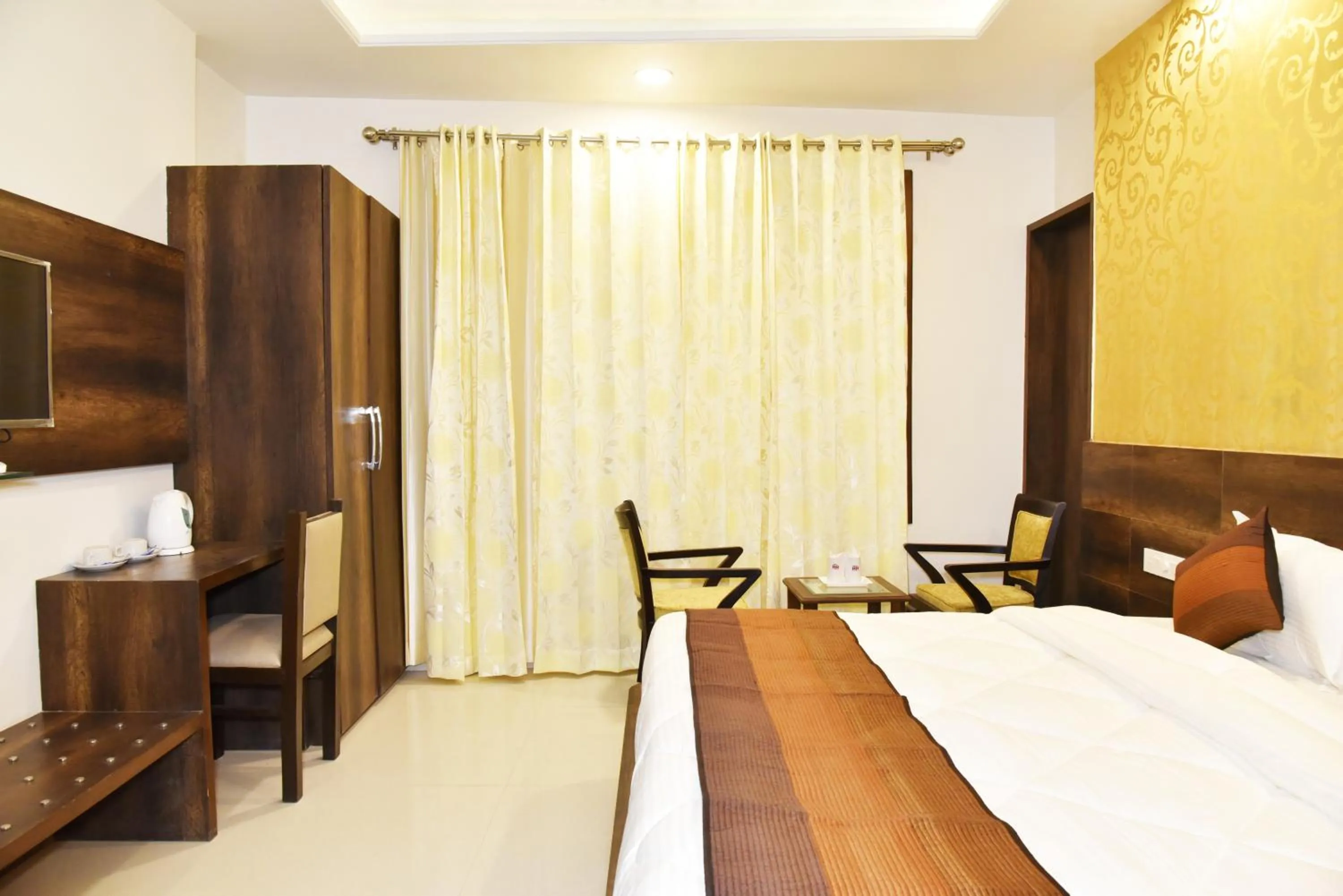 Photo of the whole room, Bed in Hotel Hollywood Heights near Railway station