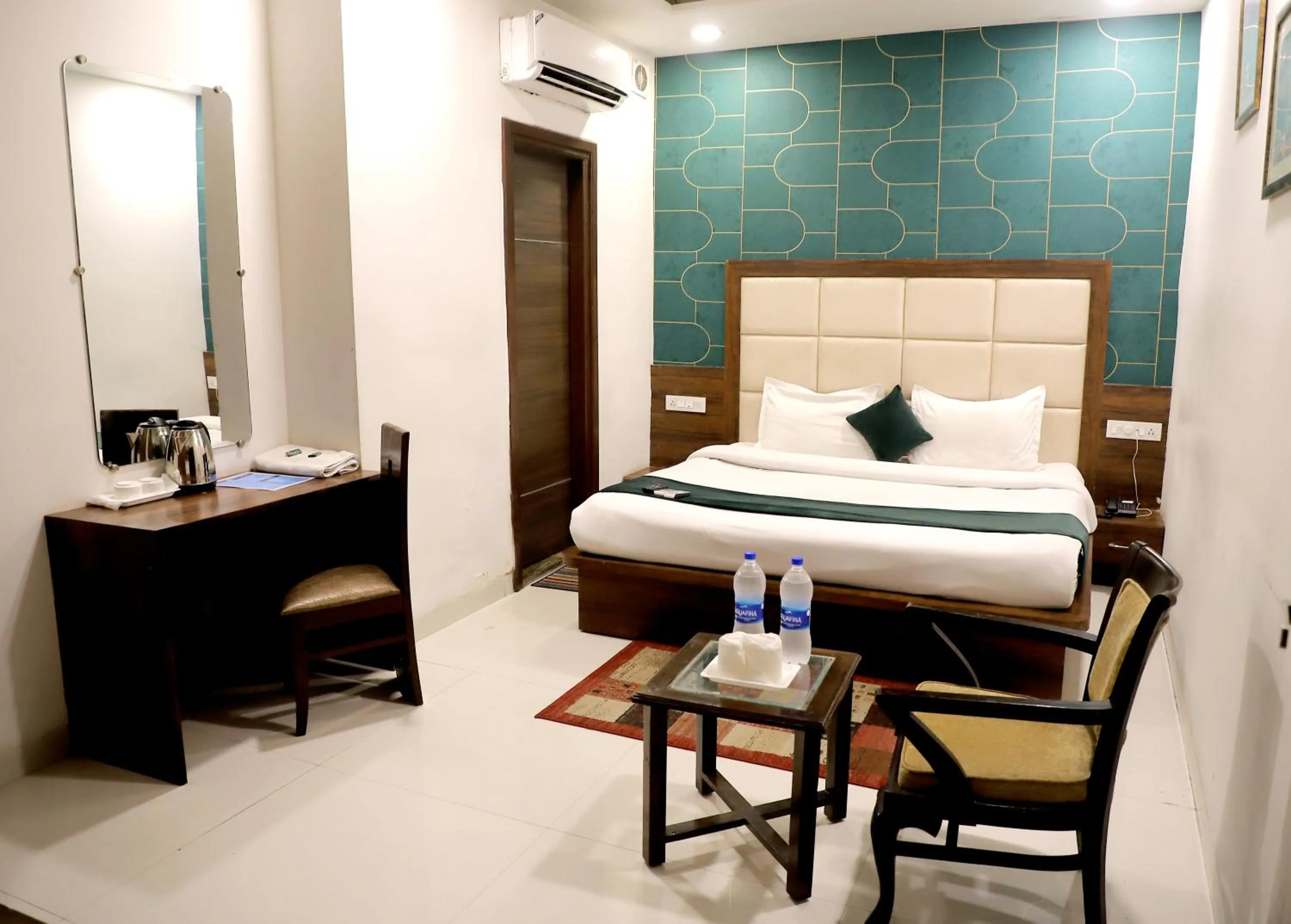 Bed in Hotel Hollywood Heights near Railway station