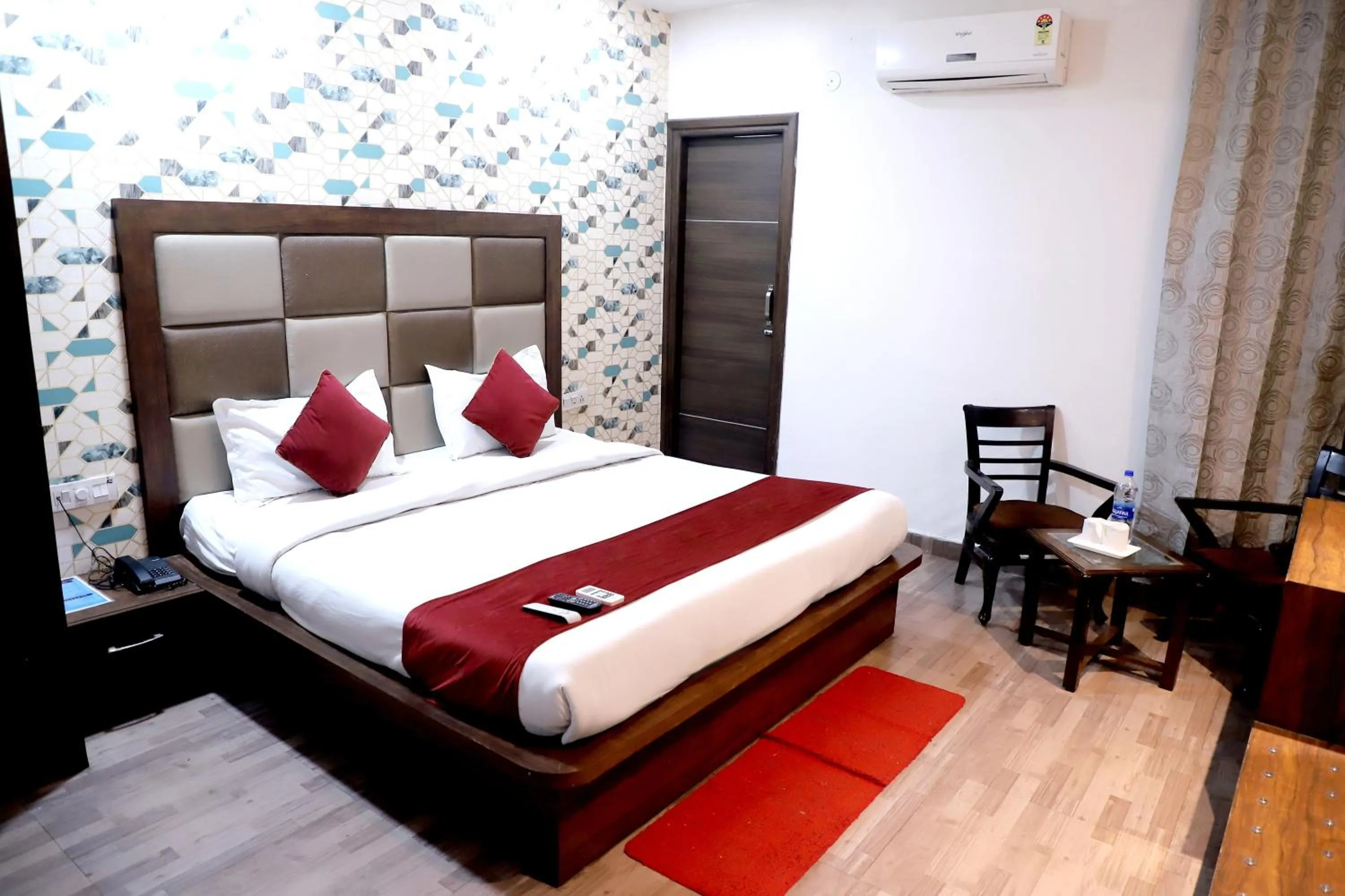 Bed in Hotel Hollywood Heights near Railway station