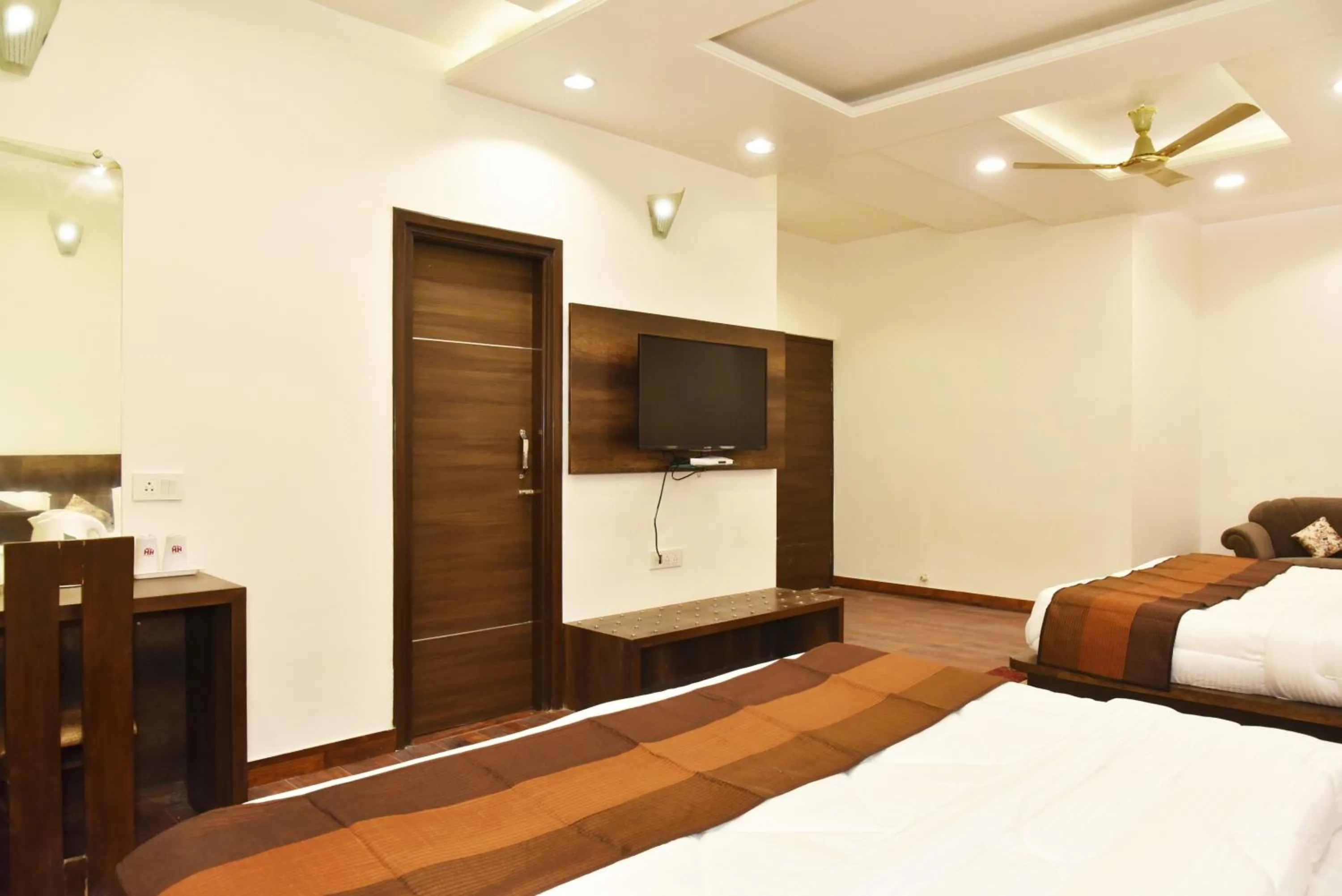 TV and multimedia, Bed in Hotel Hollywood Heights near Railway station