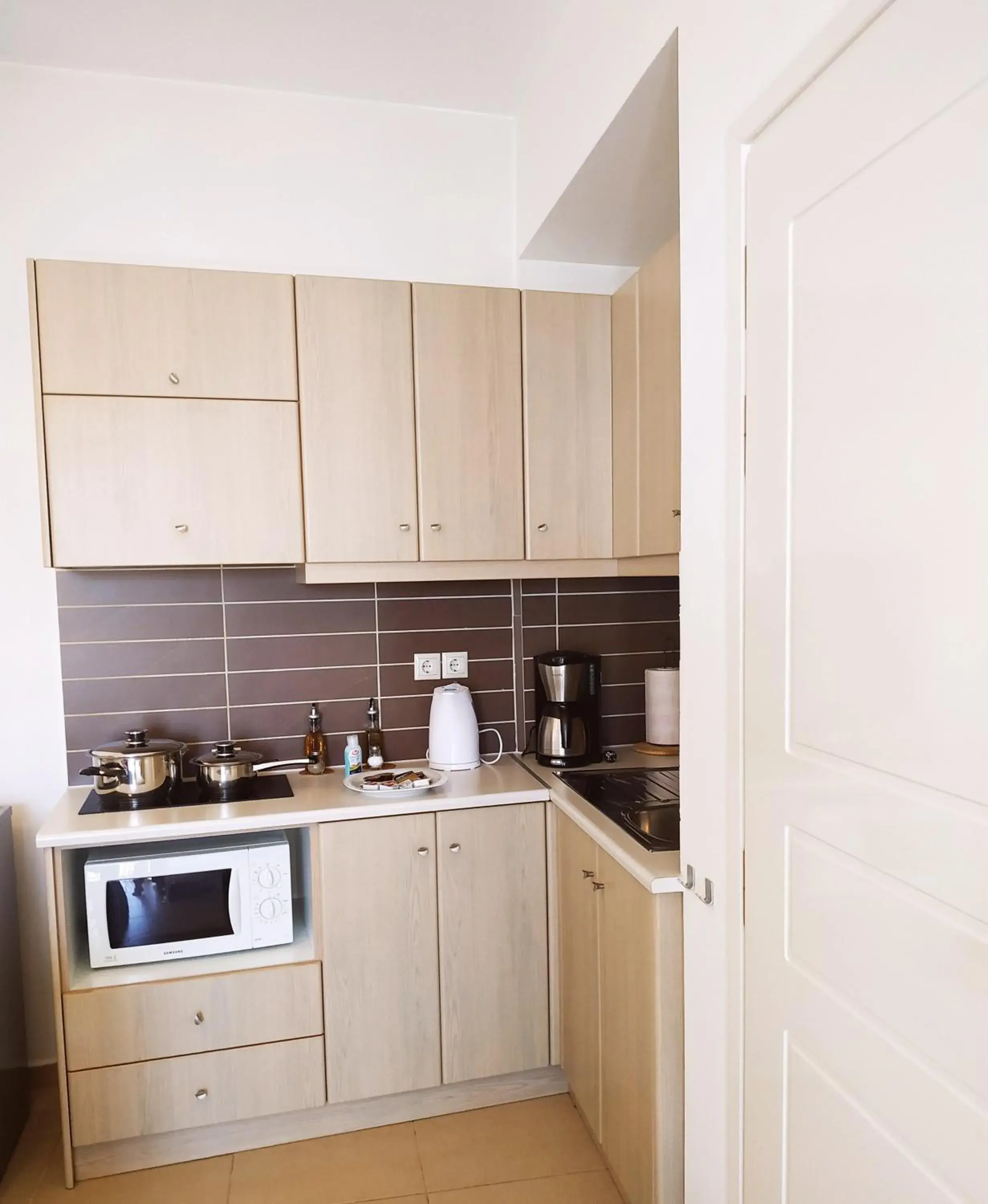 Triple Room in Myrthe Apartments Triple Room in Myrthe Apartments