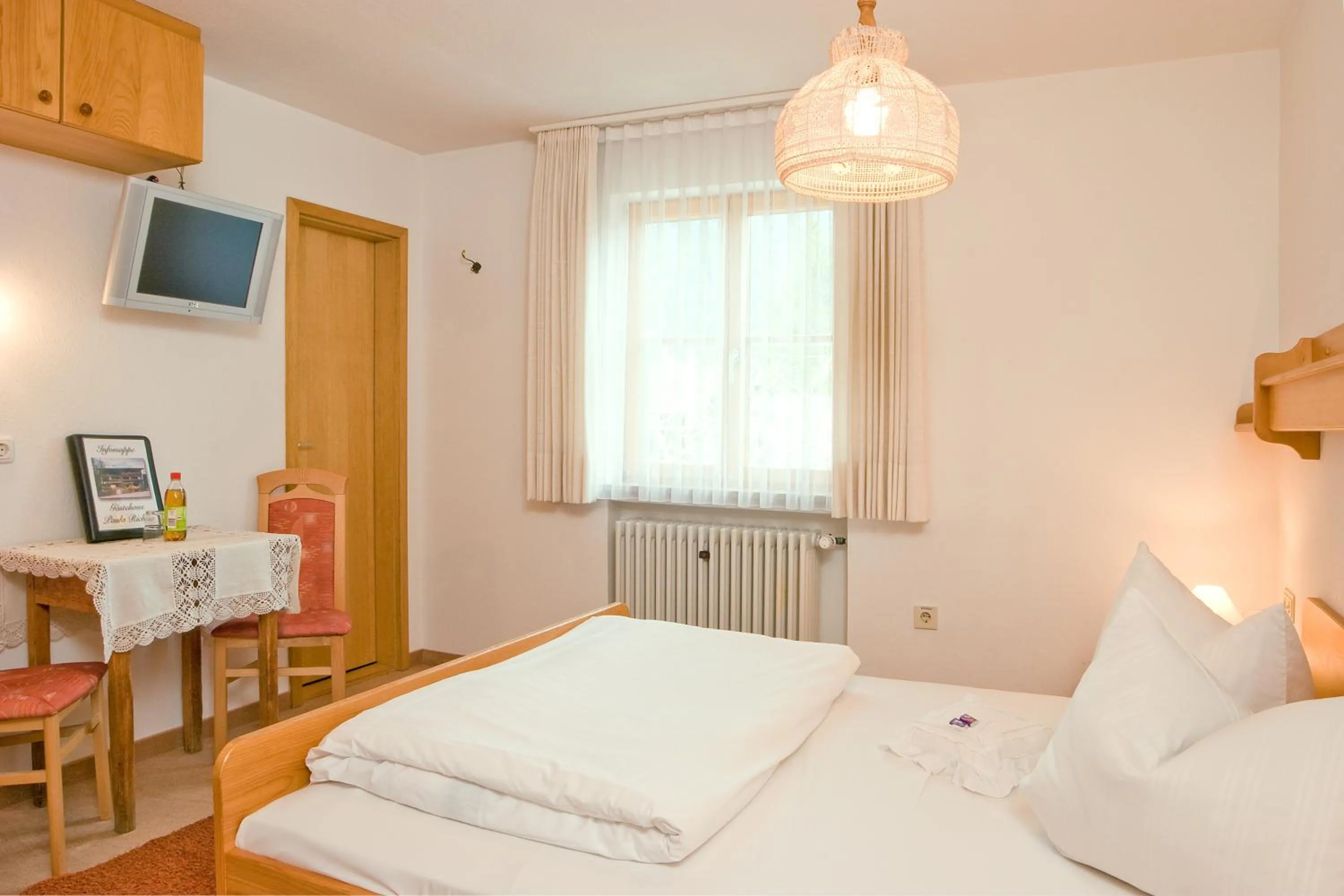 TV and multimedia, Bed in Gaestehaus Richter