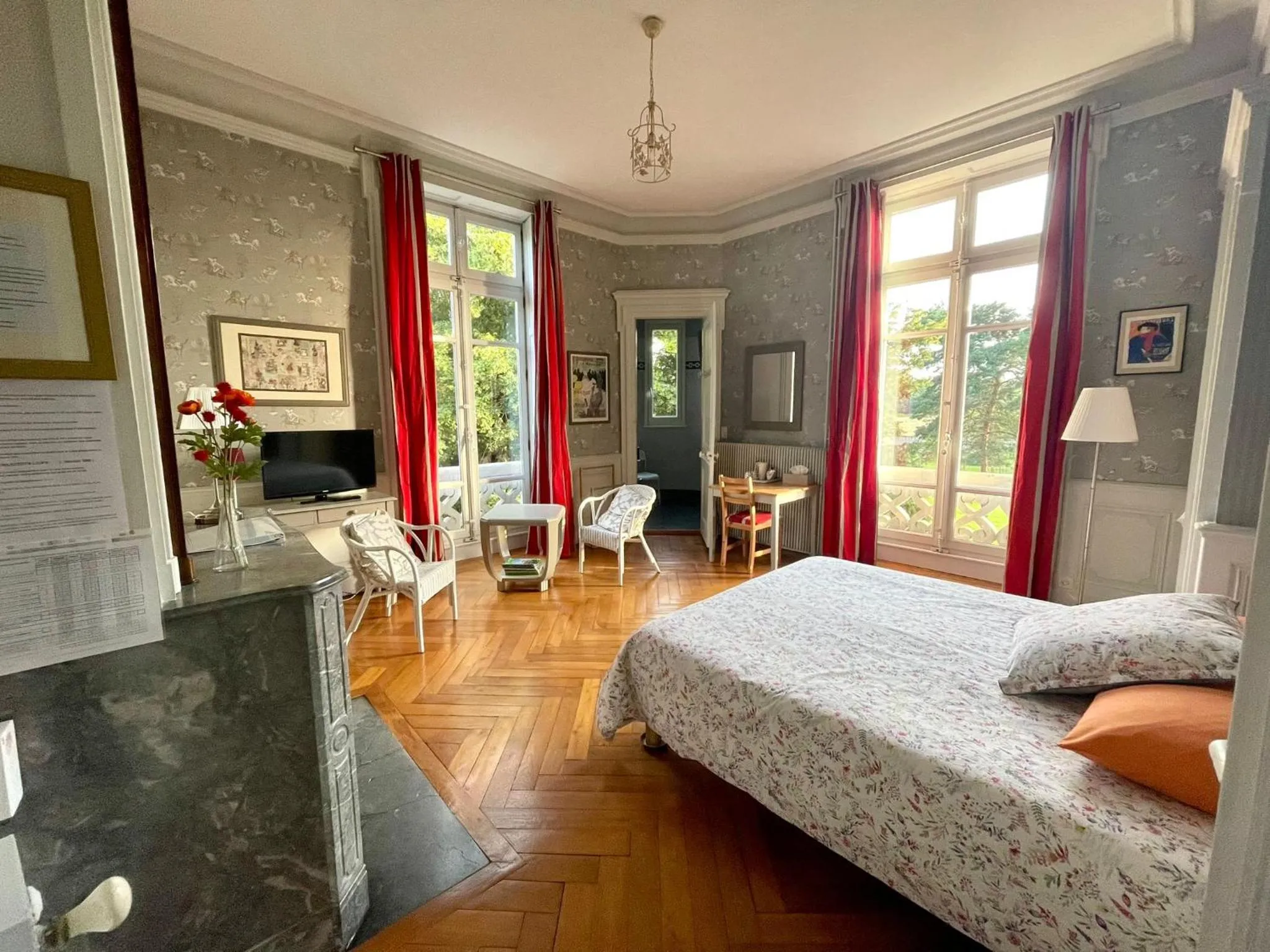 Property building, Bed in Domaine du Perrier
