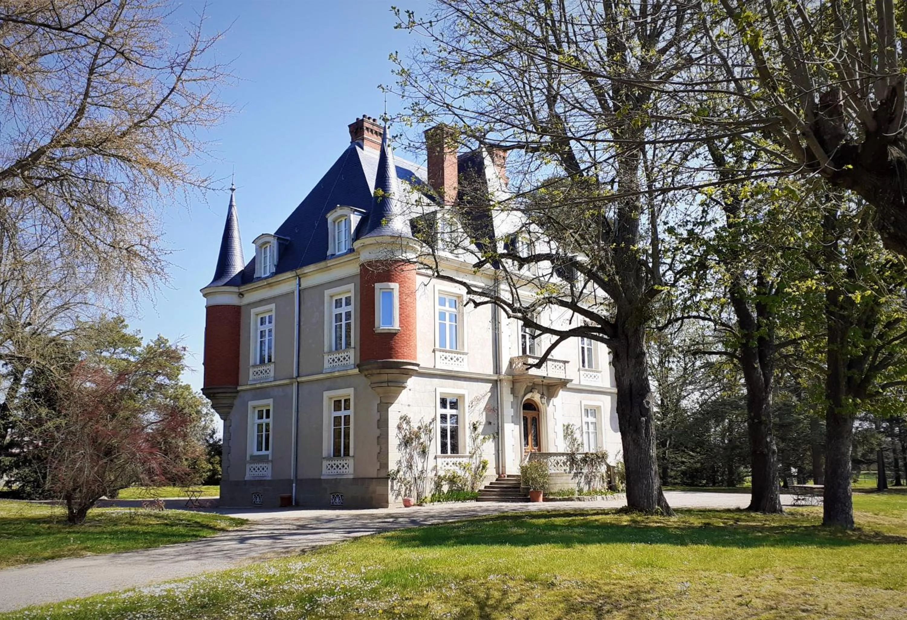 Property building in Domaine du Perrier