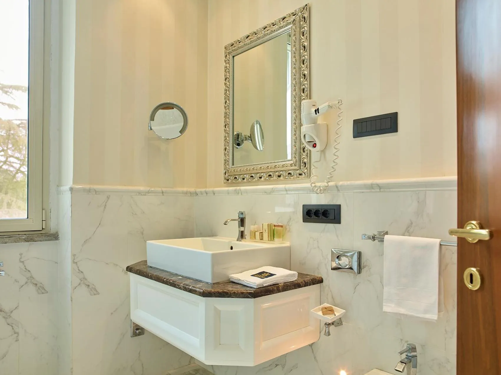 Bathroom in Hotel Niccolo' V - Terme dei Papi