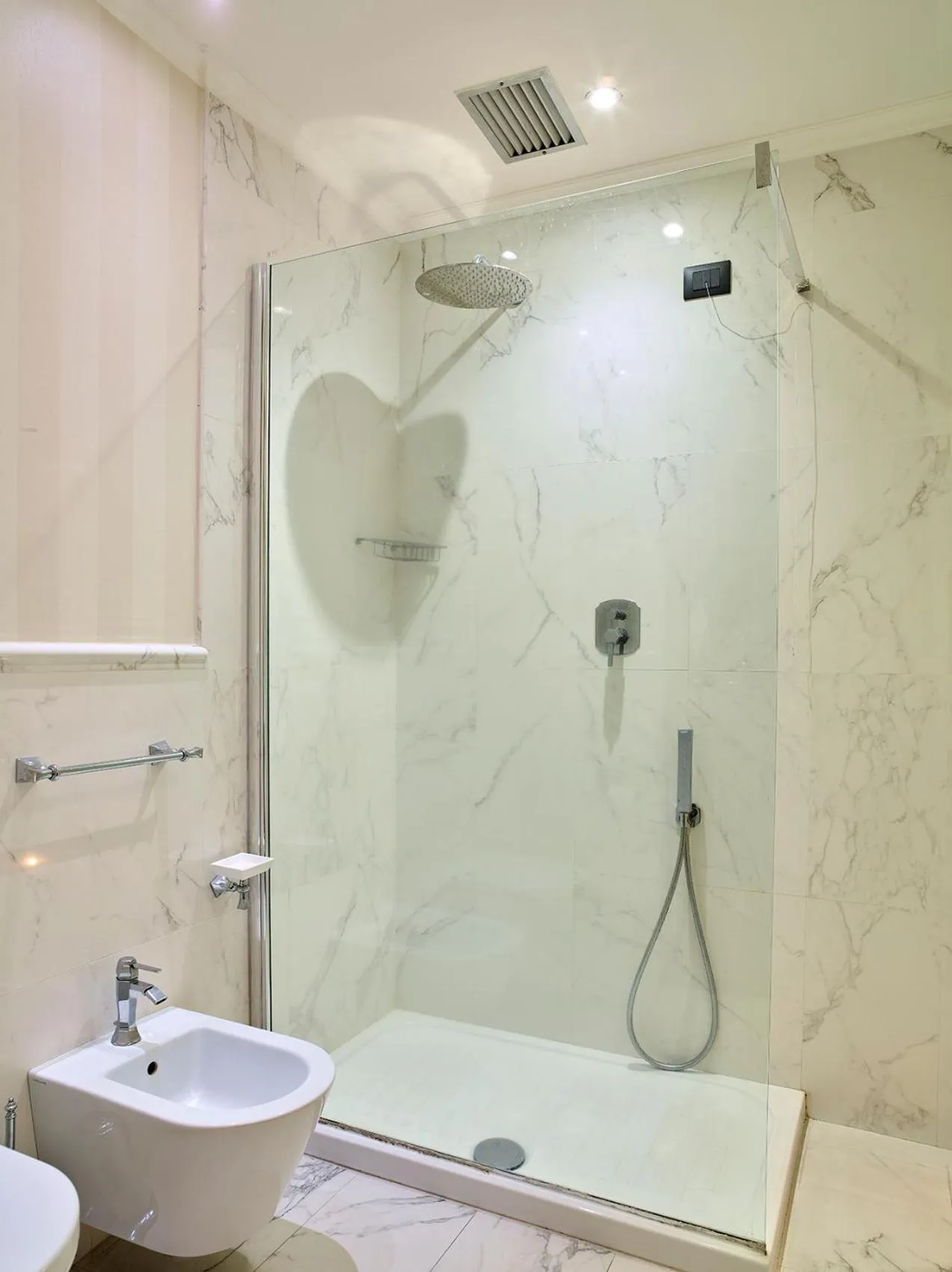 Bathroom in Hotel Niccolo' V - Terme dei Papi