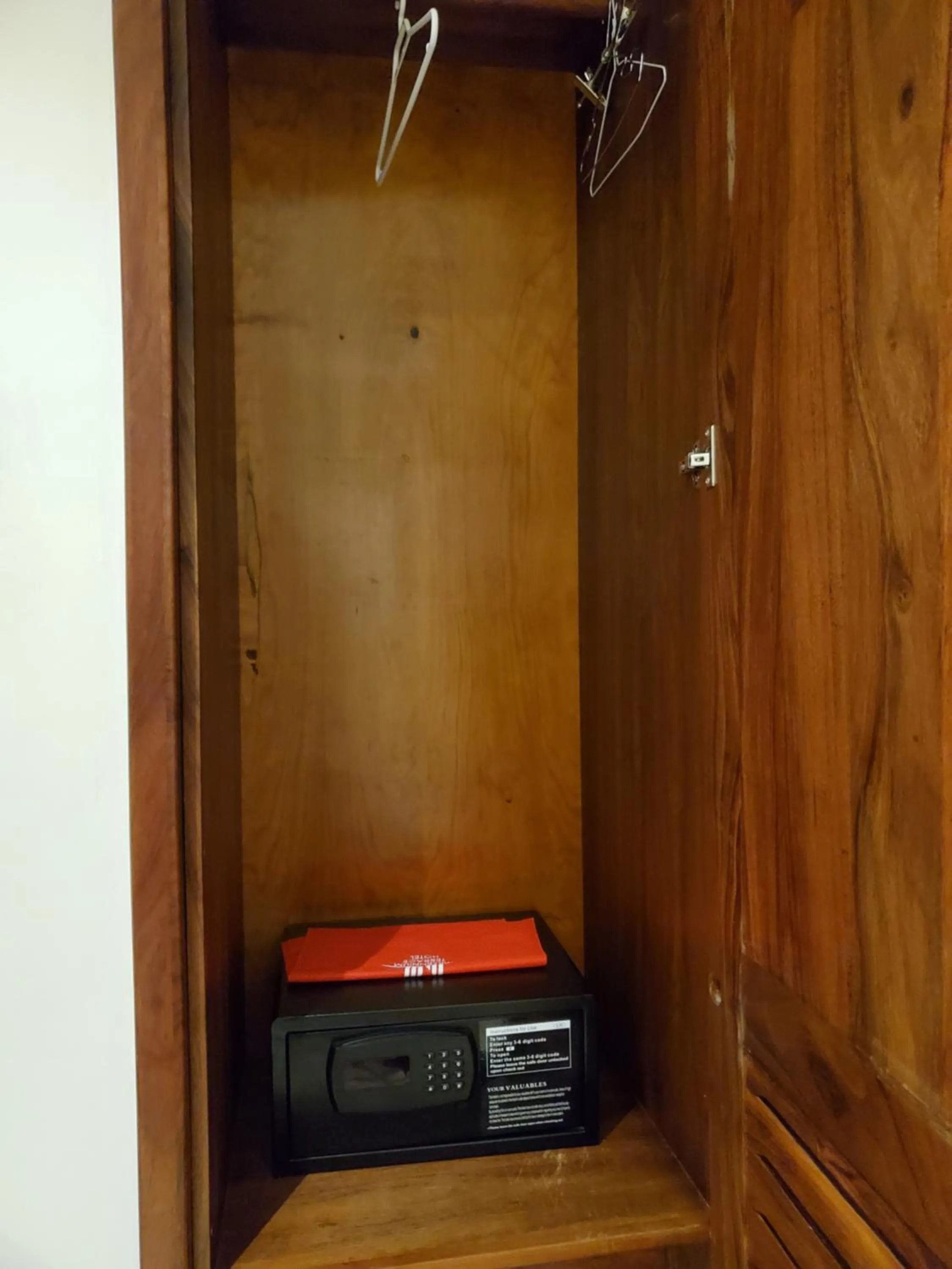 microwave in Millennium Terrace Hotel